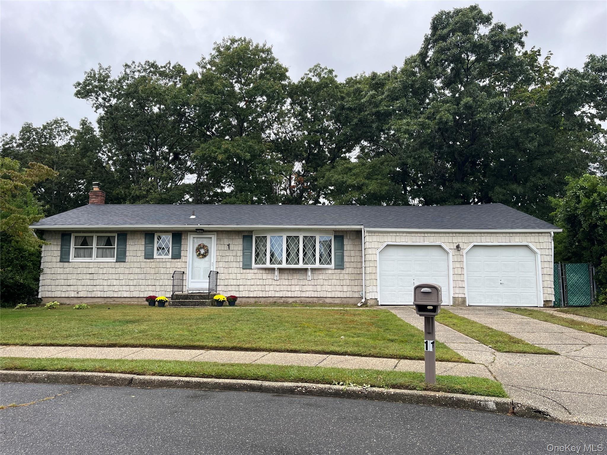 Whig Ct, Holbrook, NY 11741 #1