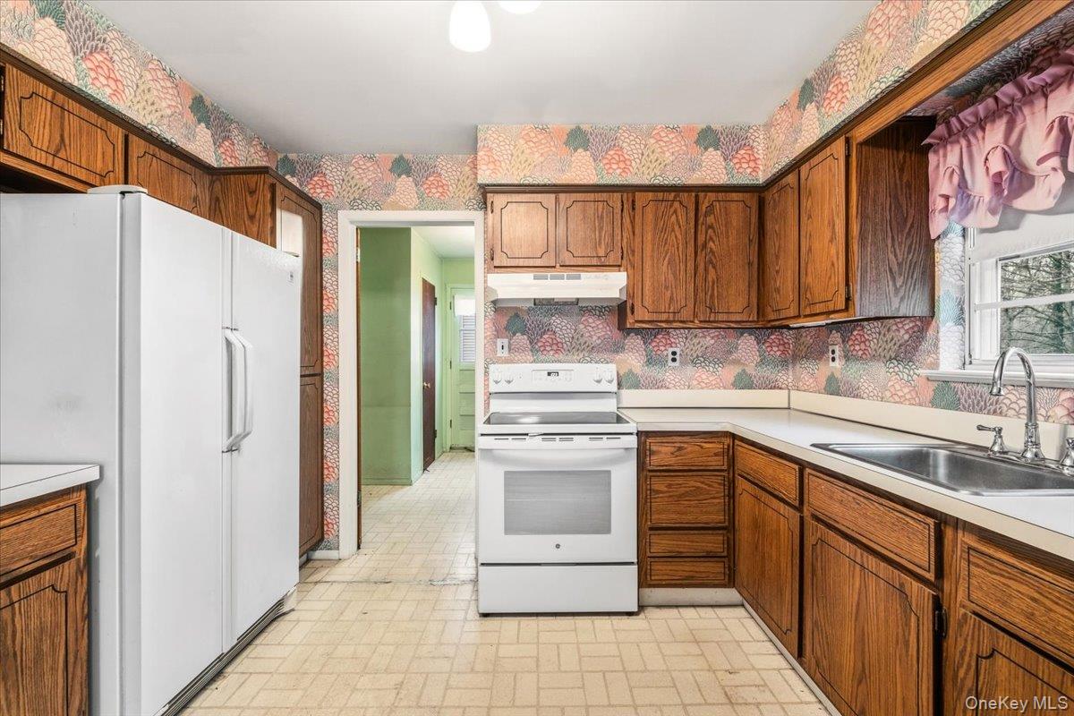 Mahopac, New York, 10541, United States, 4 Bedrooms Bedrooms, ,2 BathroomsBathrooms,Residential,For Sale,2001665