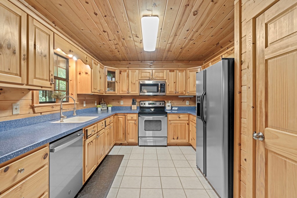 Blue Ridge, Georgia, 30513, United States, 3 Bedrooms Bedrooms, ,3 BathroomsBathrooms,Residential,For Sale,1980618