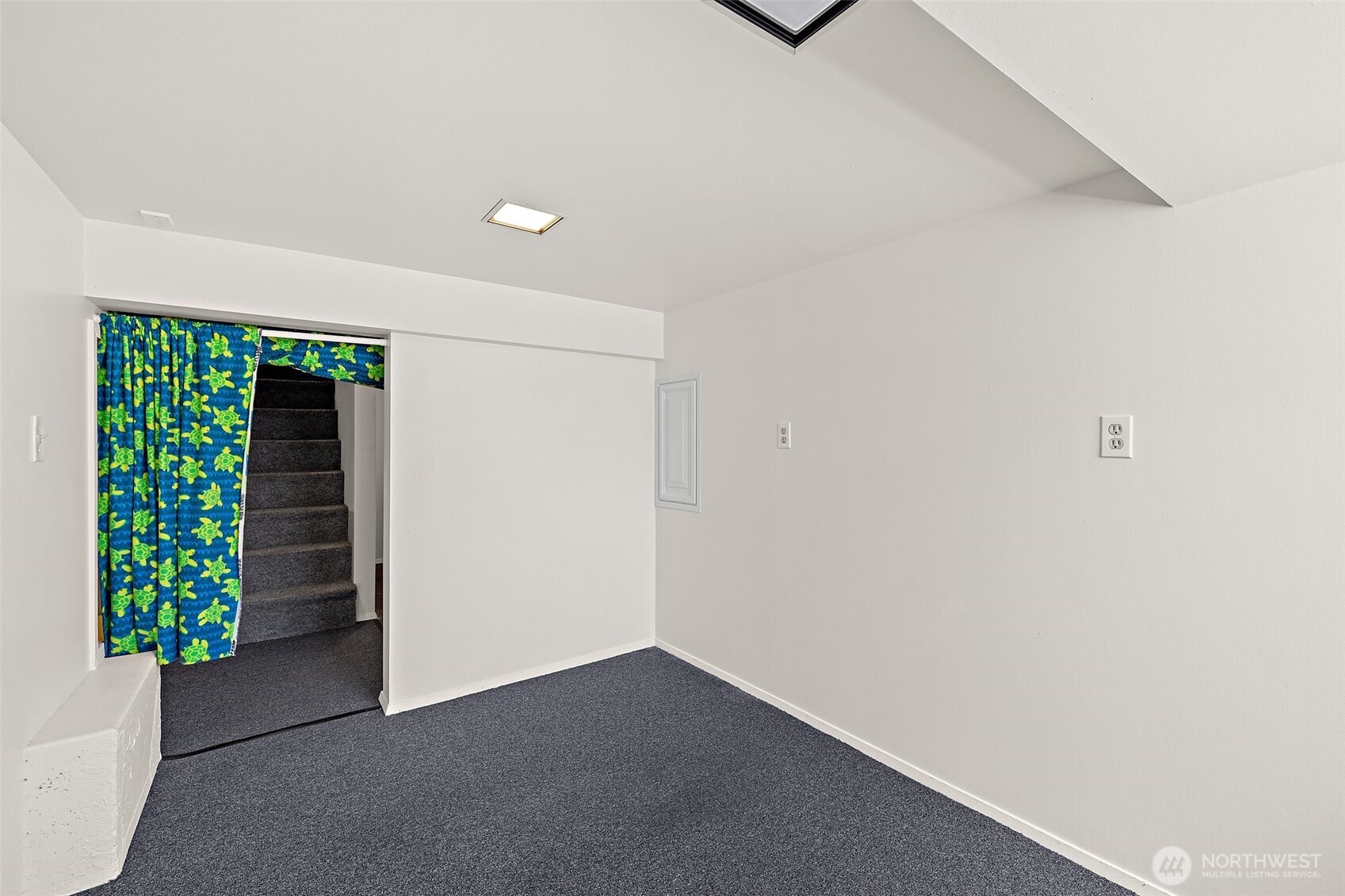 Seattle, Washington, 98199, United States, 2 Bedrooms Bedrooms, ,1 BathroomBathrooms,Residential,For Sale,1882851
