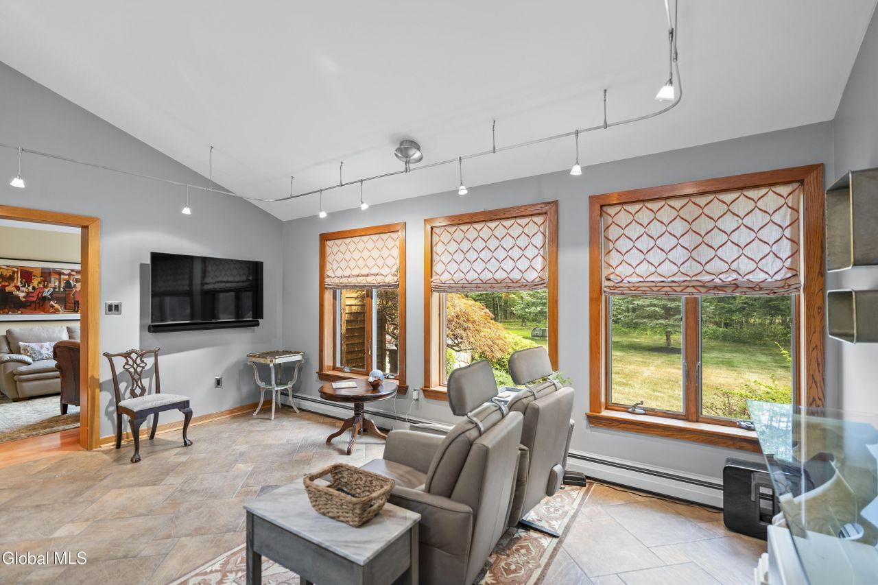 Coeymans Hollow, New York, 12046, United States, 4 Bedrooms Bedrooms, ,3 BathroomsBathrooms,Residential,For Sale,1907699