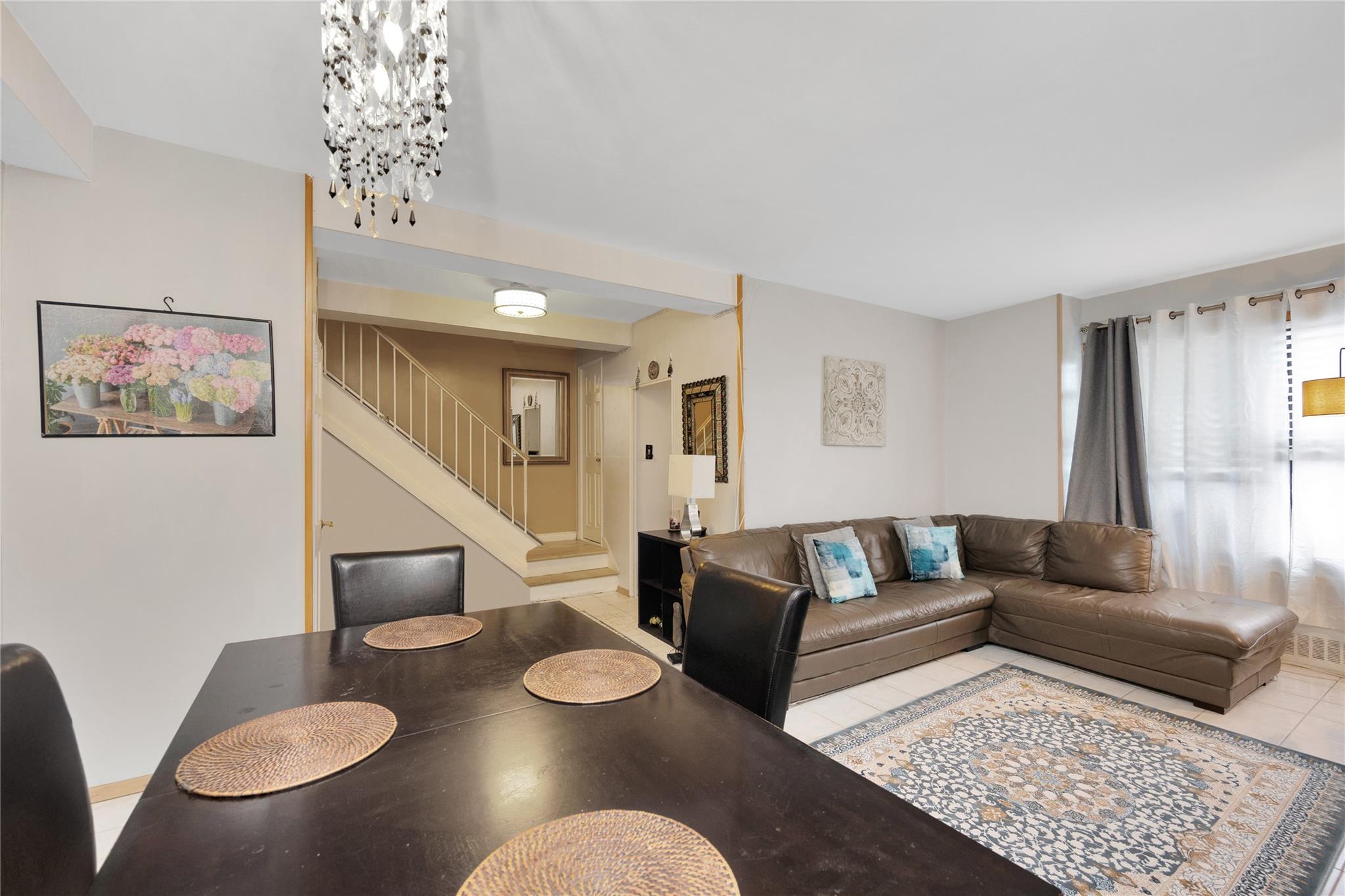 Rego Park, New York, 11374, United States, 3 Bedrooms Bedrooms, ,2 BathroomsBathrooms,Residential,For Sale,1846571