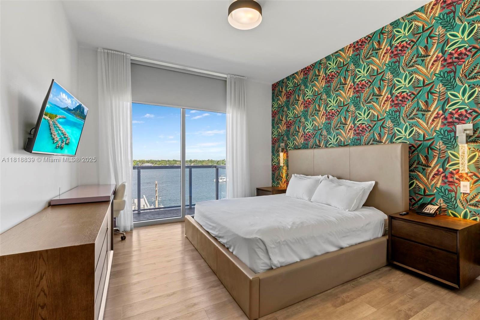 Hollywood, Florida, 33019, United States, 2 Bedrooms Bedrooms, ,1 BathroomBathrooms,Residential,For Sale,1850092