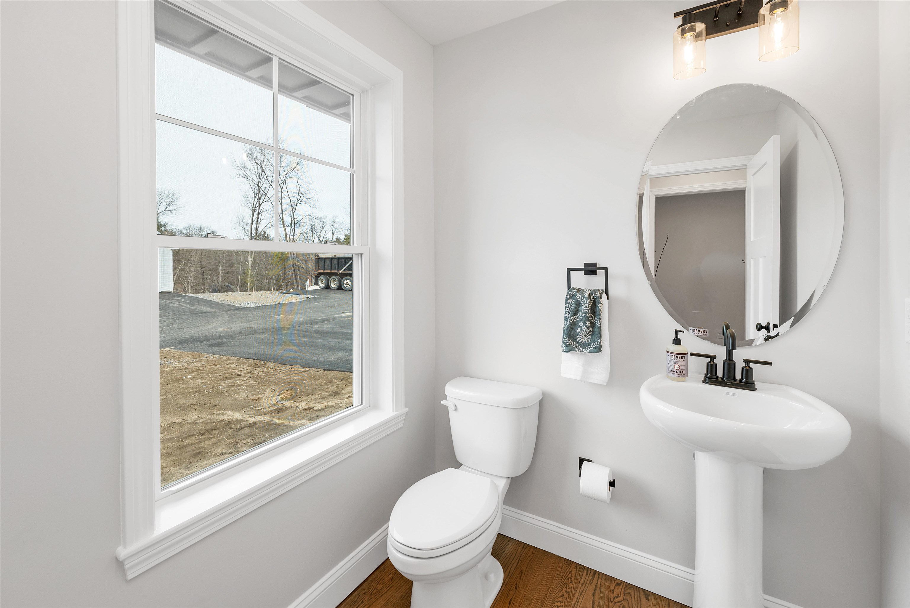 Litchfield, New Hampshire, 03052, United States, 3 Bedrooms Bedrooms, ,2 BathroomsBathrooms,Residential,For Sale,1860040