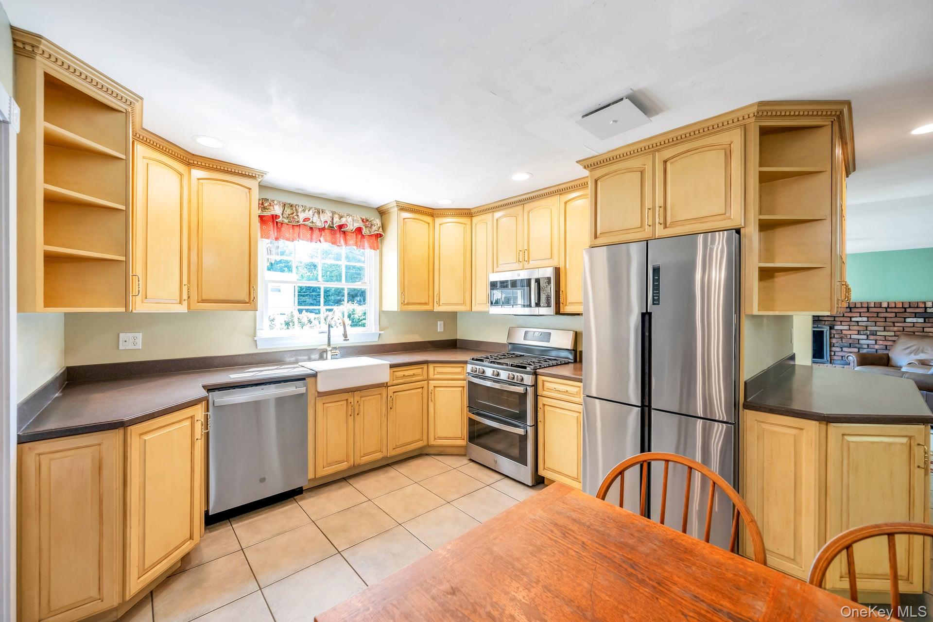 Hauppauge, New York, 11788, United States, 4 Bedrooms Bedrooms, ,3 BathroomsBathrooms,Residential,For Sale,1926093
