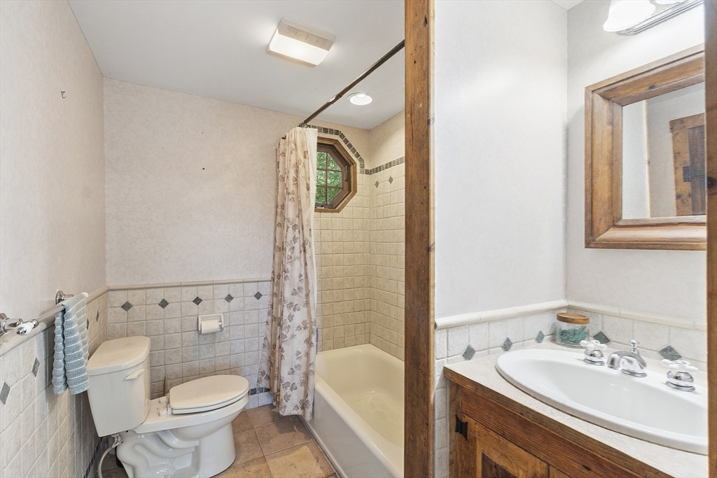 Ashby, Massachusetts, 01431, United States, 4 Bedrooms Bedrooms, ,3 BathroomsBathrooms,Residential,For Sale,1917455