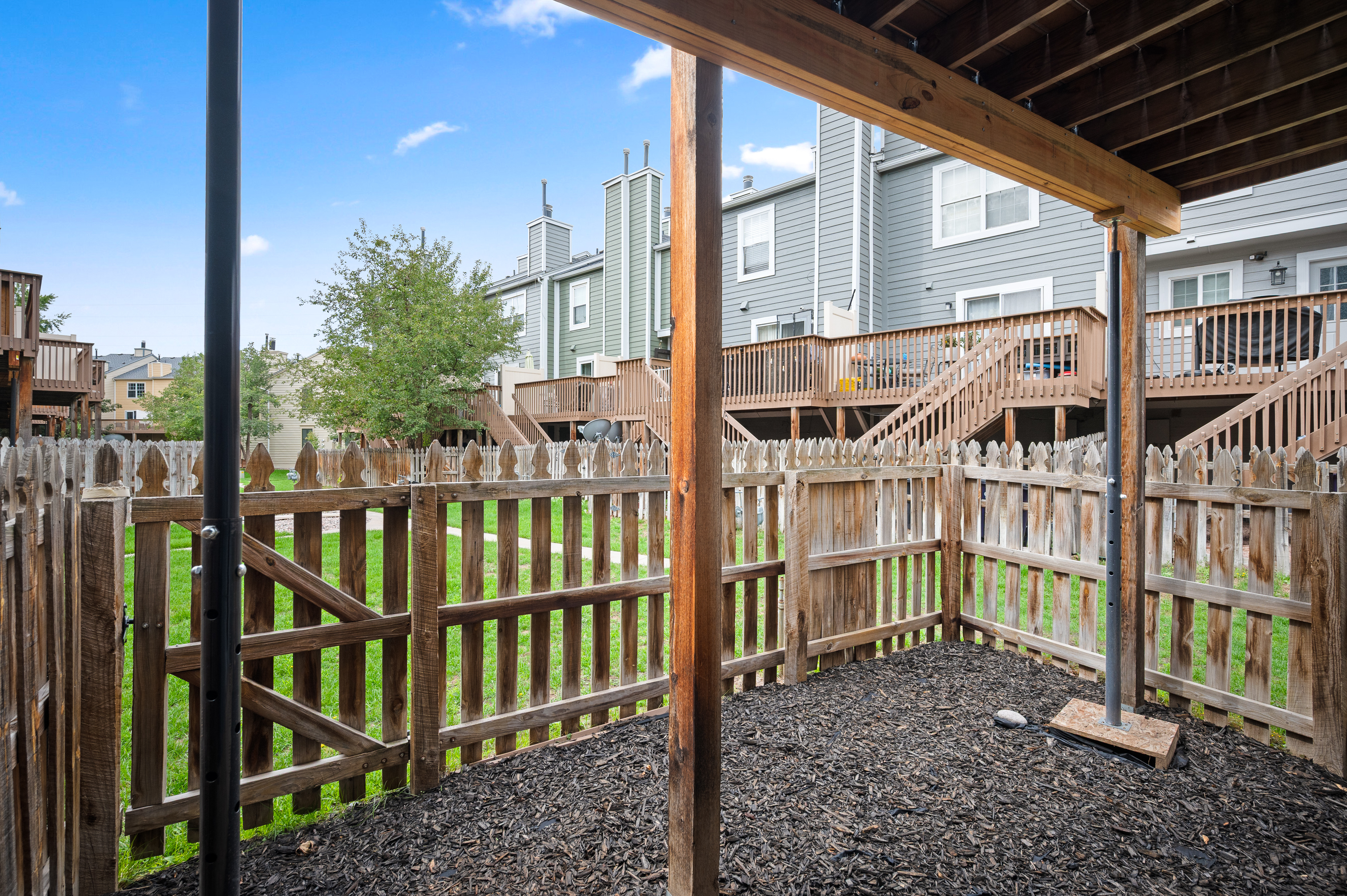  End Unit Townhome in Granville West - 物件實景