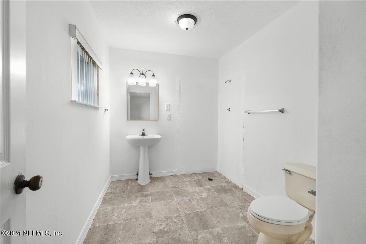 East Palatka, Florida, 32131, United States, 4 Bedrooms Bedrooms, ,4 BathroomsBathrooms,Residential,For Sale,1922938