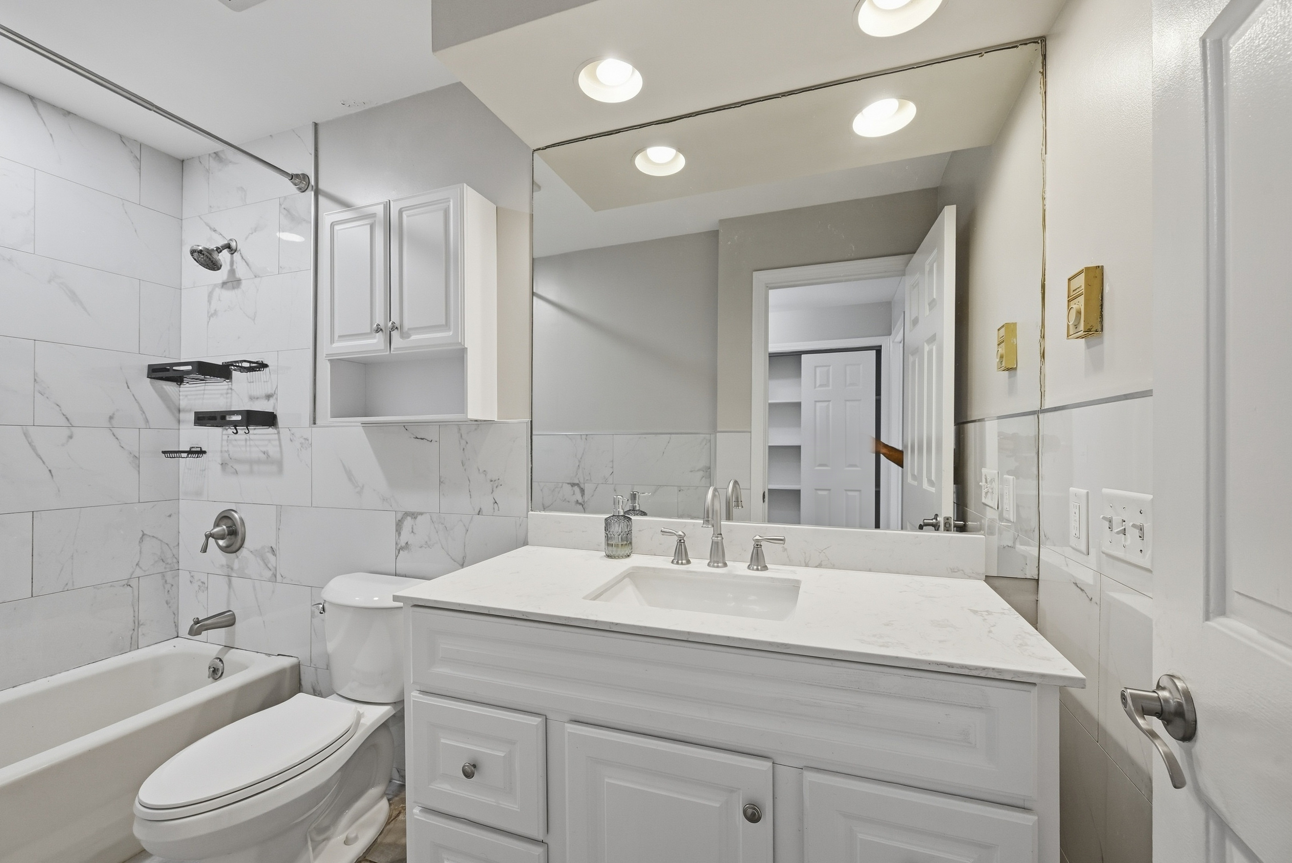 Thoughtfully Updated and Designed for Effortless Living - 物件實景