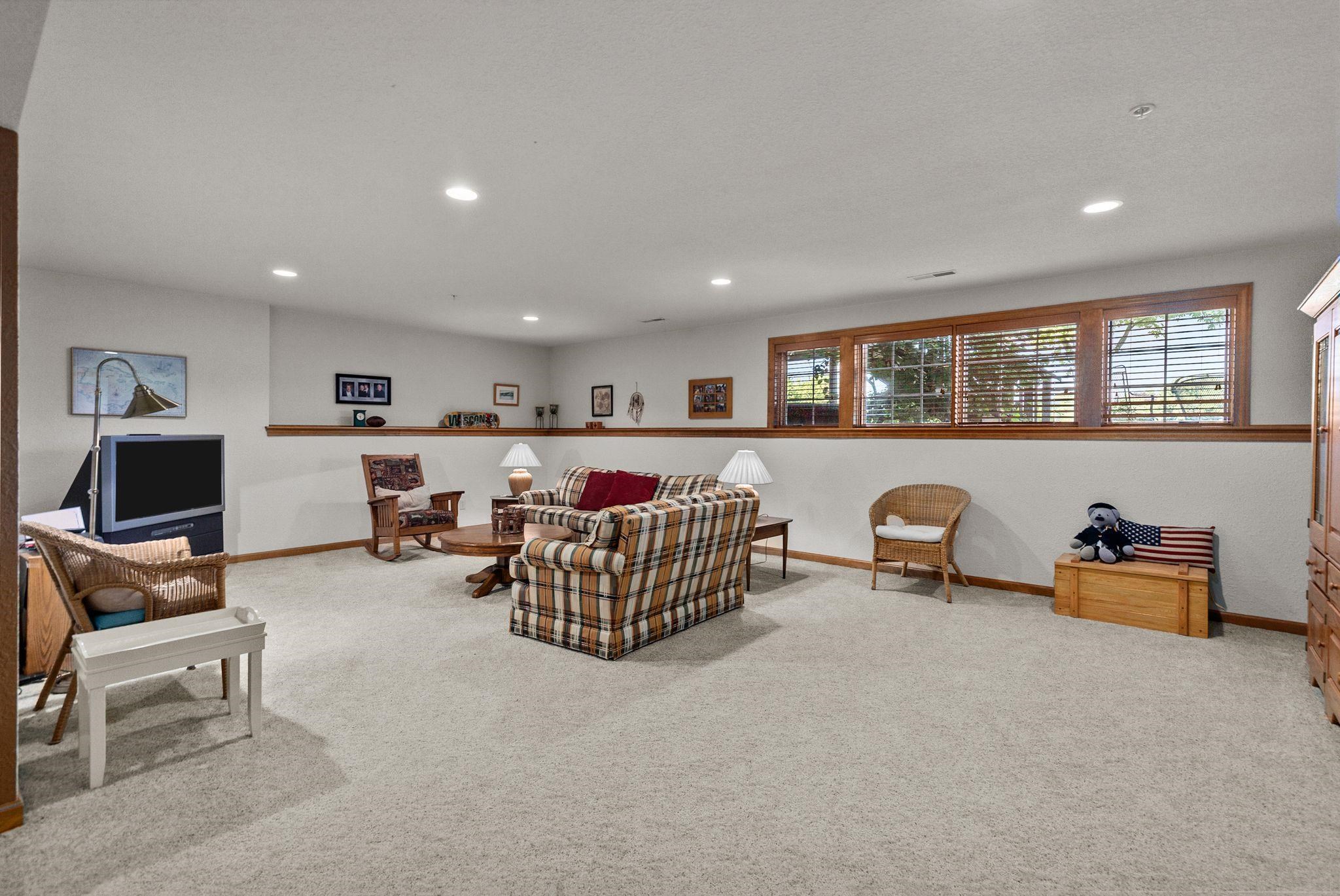 Appleton, Wisconsin, 54913, United States, 3 Bedrooms Bedrooms, ,3 BathroomsBathrooms,Residential,For Sale,1937217