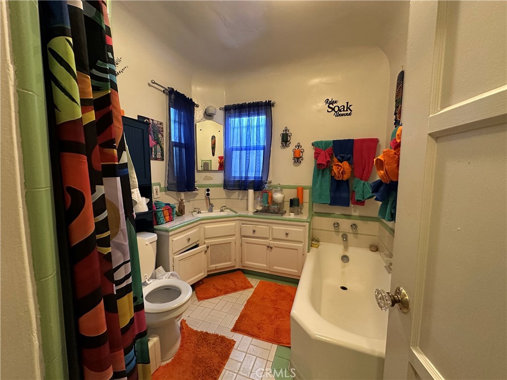 Los Angeles, California, 90008, United States, ,Residential,For Sale,1994222