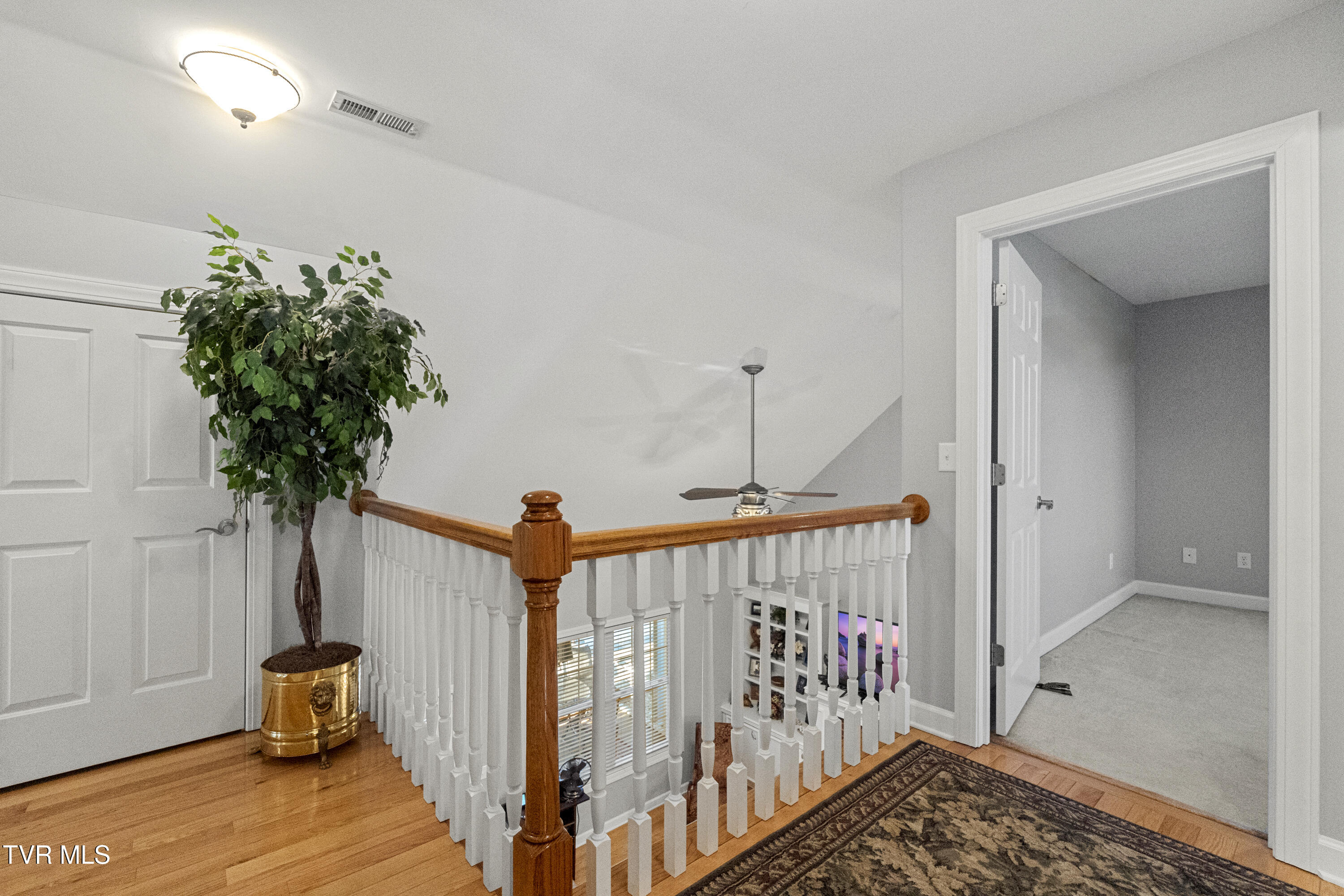 Greeneville, Tennessee, 37745, United States, 5 Bedrooms Bedrooms, ,5 BathroomsBathrooms,Residential,For Sale,2012581