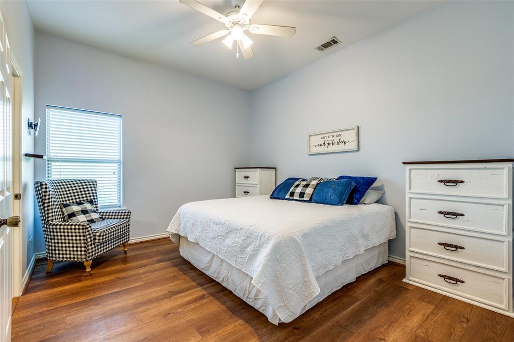 Bonham, Texas, 75418, United States, 3 Bedrooms Bedrooms, ,2 BathroomsBathrooms,Residential,For Sale,1691474