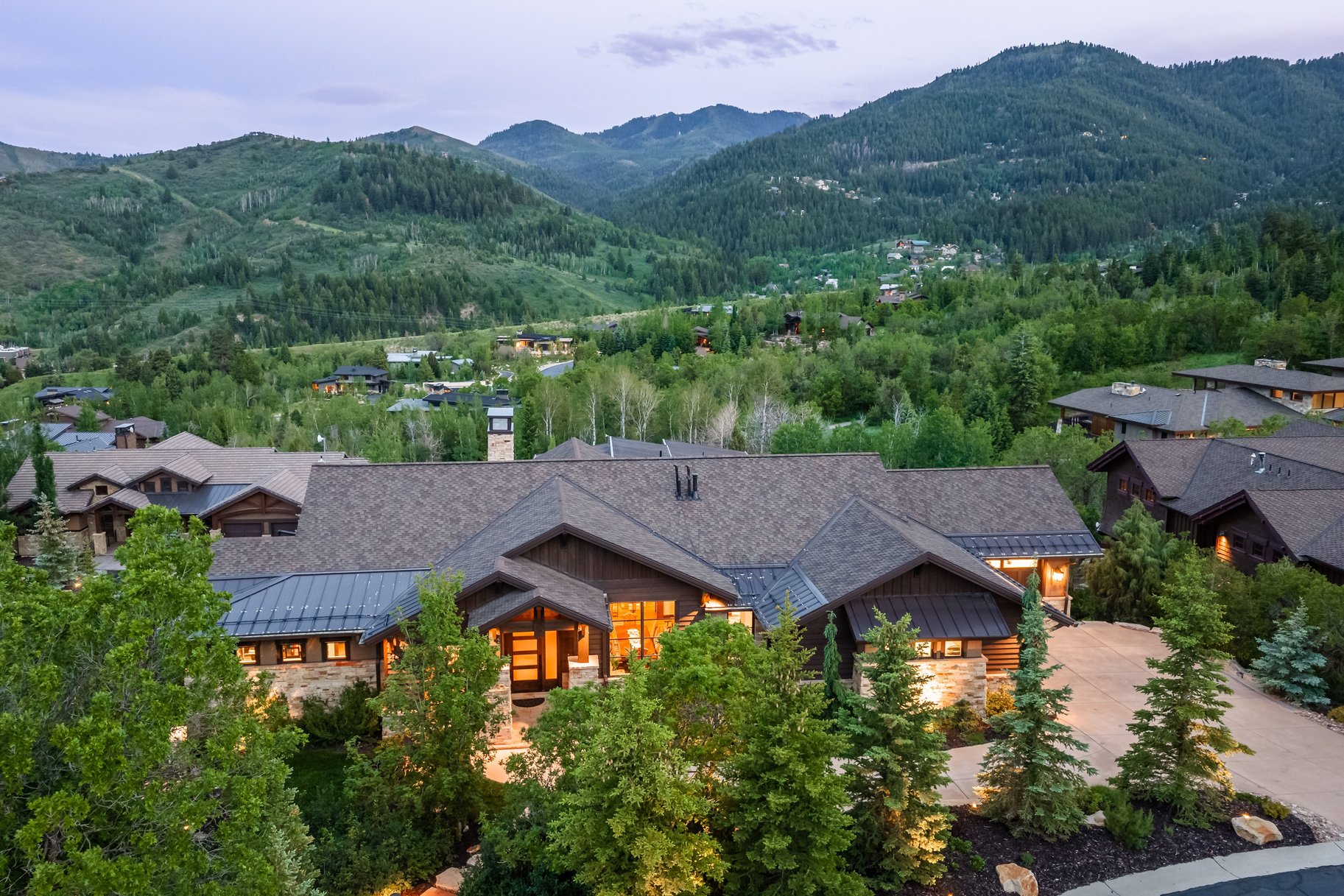  Luxury Custom Home in the Coveted Woods of Parleys Lane - 物件實景
