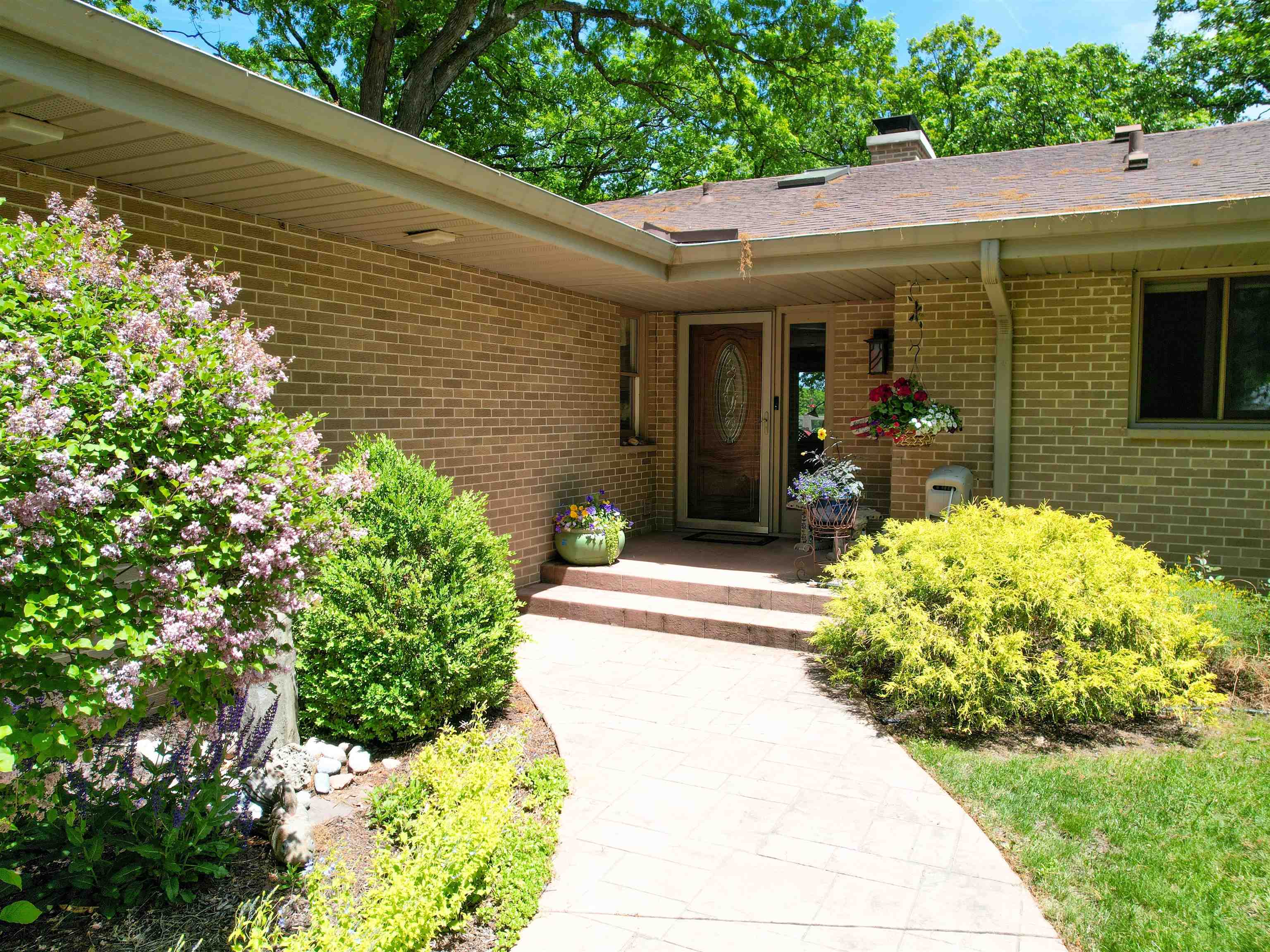 Beloit, Wisconsin, 53511, United States, 4 Bedrooms Bedrooms, ,3 BathroomsBathrooms,Residential,For Sale,1908043