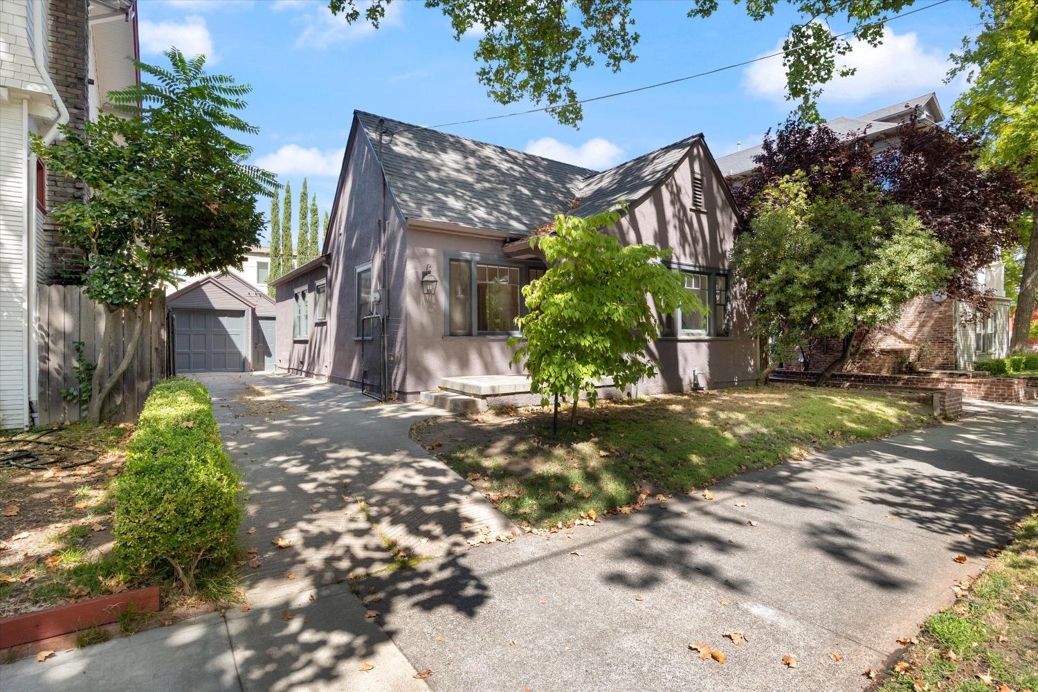 Sacramento, California, 95816, United States, 2 Bedrooms Bedrooms, ,1 BathroomBathrooms,Residential,For Sale,1939561