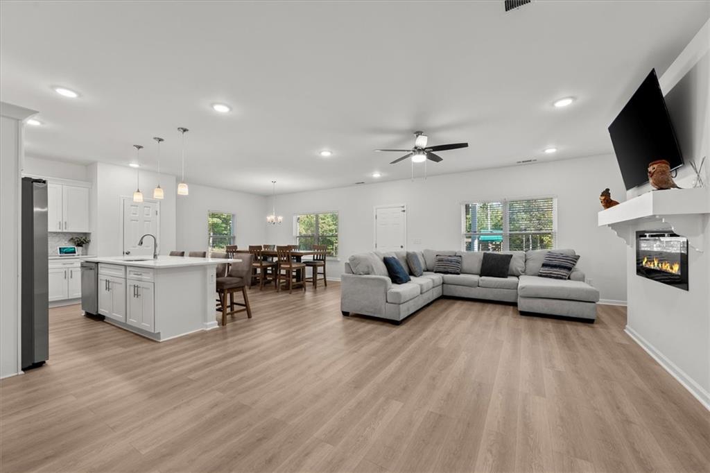 Hampton, Georgia, 30228, United States, 5 Bedrooms Bedrooms, ,4 BathroomsBathrooms,Residential,For Sale,1956814