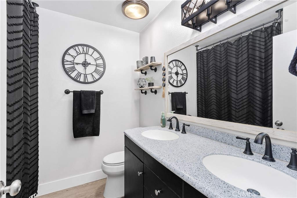 Jurupa Valley, California, 92509, United States, 4 Bedrooms Bedrooms, ,2 BathroomsBathrooms,Residential,For Sale,1987819