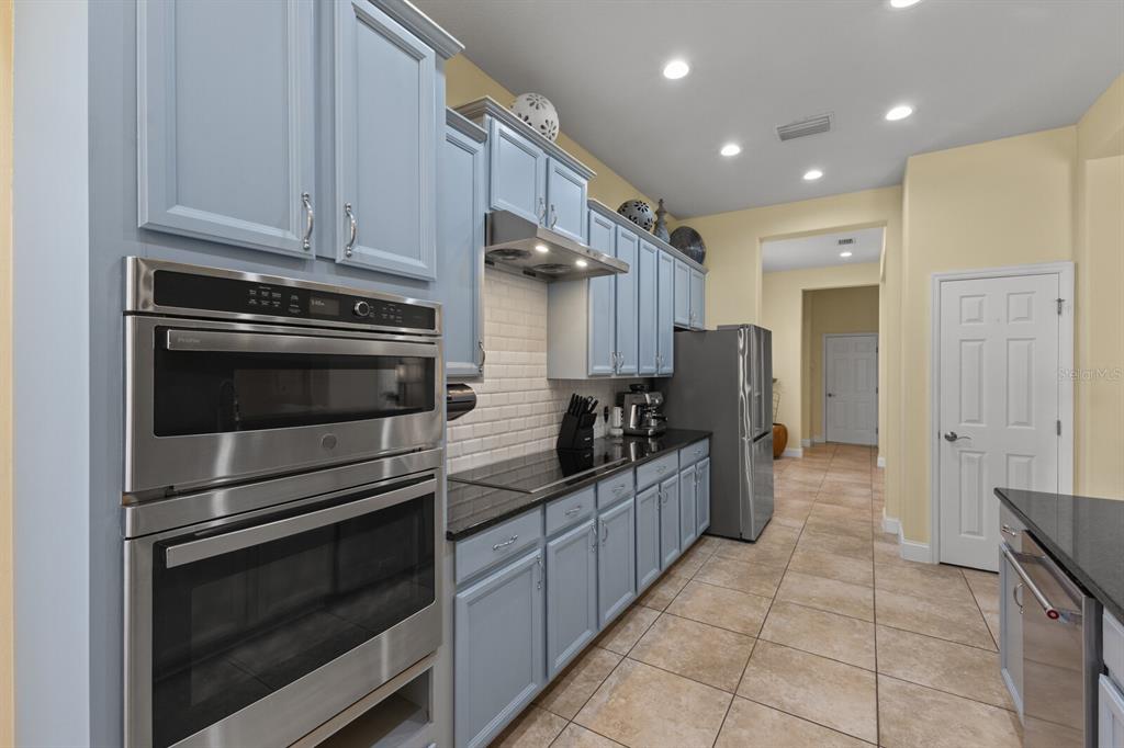 Bradenton, Florida, 34209, United States, 5 Bedrooms Bedrooms, ,3 BathroomsBathrooms,Residential,For Sale,1916938