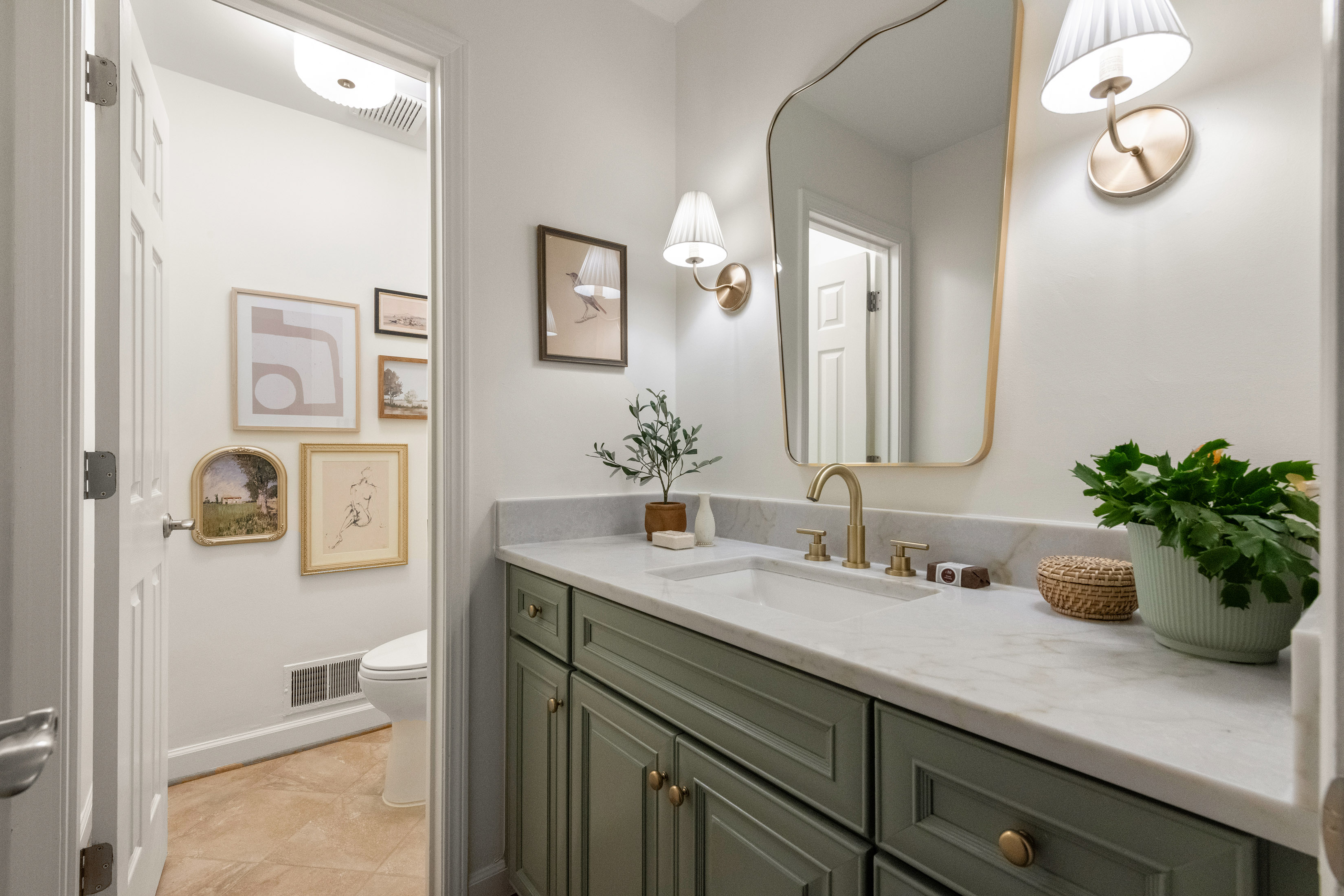  Beautifully Reimagined and Meticulously Maintained Home - 物件實景