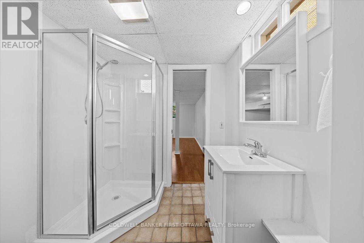 Ottawa, Ontario, K2B 6B9, CA, 7 Bedrooms Bedrooms, ,3 BathroomsBathrooms,Residential,For Sale,1903651