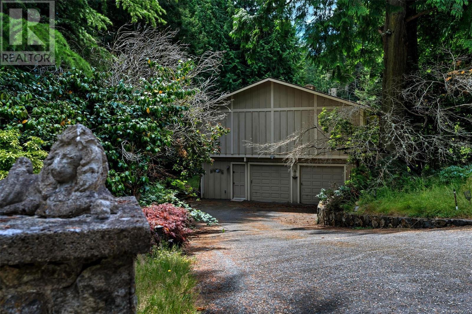 SAANICH, British Columbia, V8Y 1A9, CA, 4 Bedrooms Bedrooms, ,3 BathroomsBathrooms,Residential,For Sale,1901029