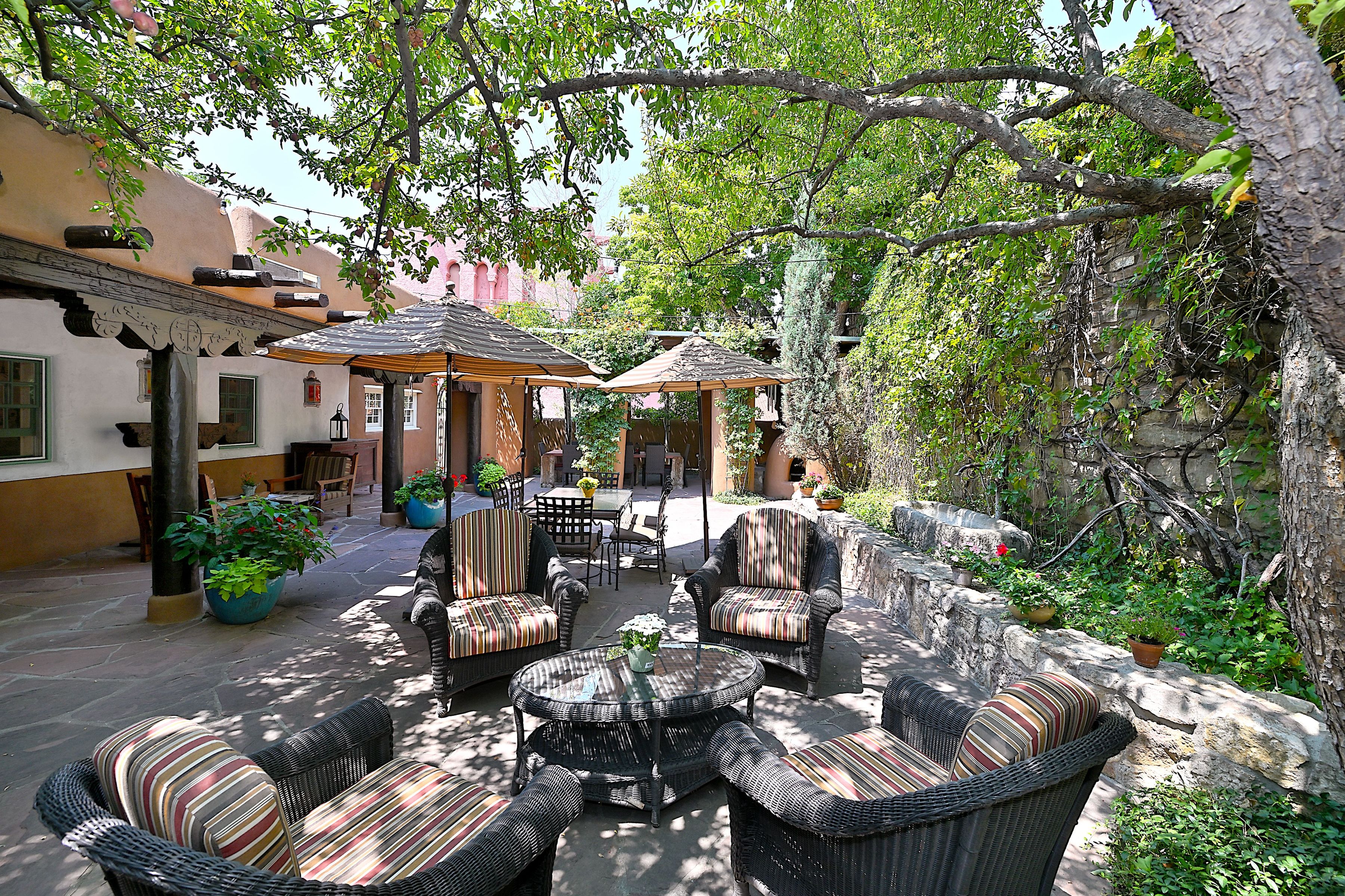  311 Bishops Lodge Road - 物件實景