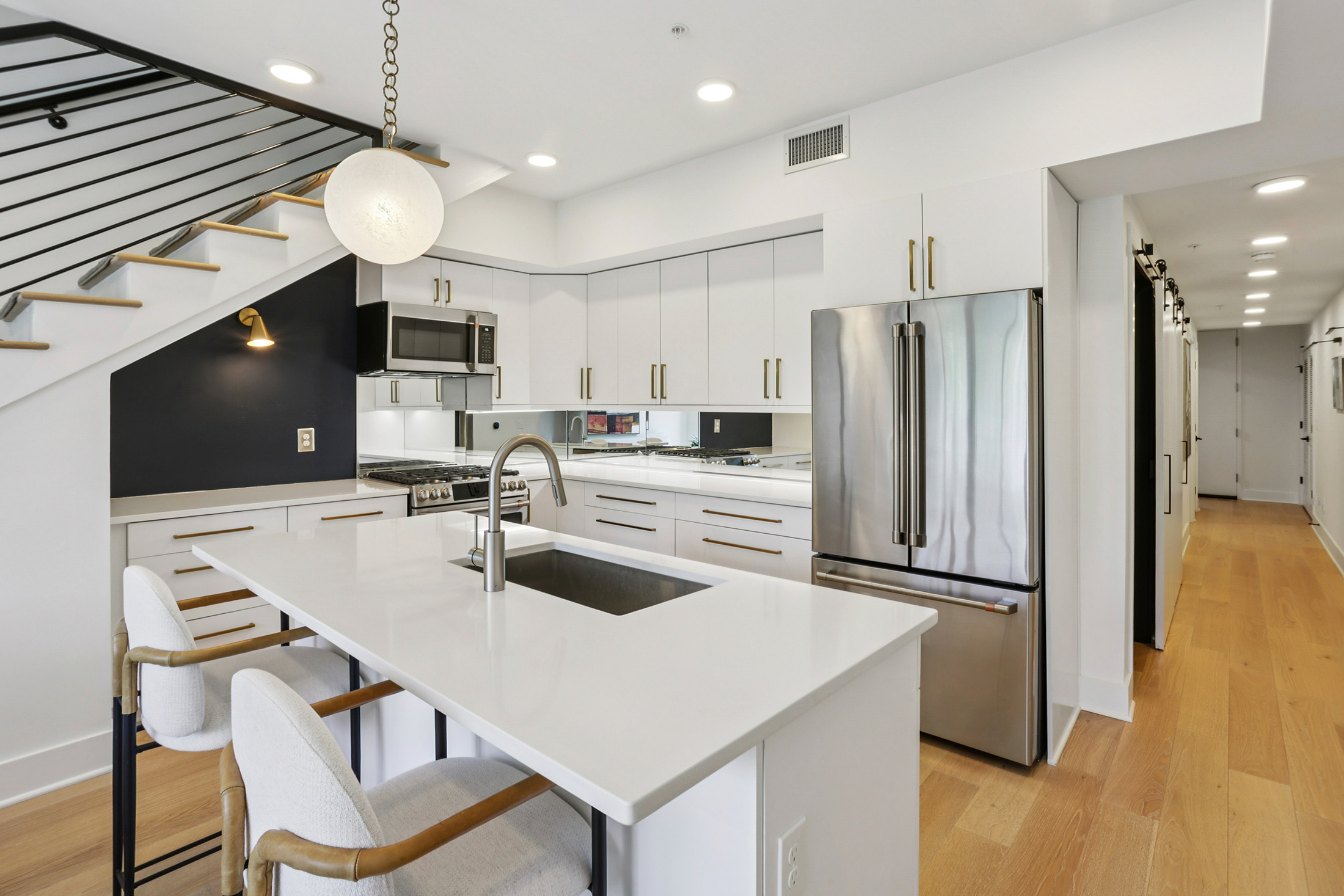  Modern Two-story Loft with Private Rooftop Deck - 物件實景