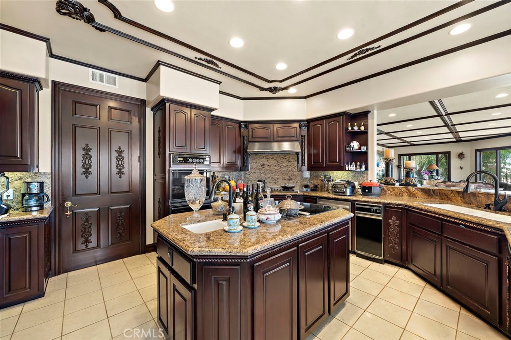 Corona del Mar, California, 92625, United States, 7 Bedrooms Bedrooms, ,8 BathroomsBathrooms,Residential,For Sale,1898371