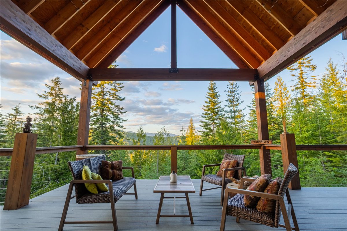 Sagle, Idaho, 83860, United States, 3 Bedrooms Bedrooms, ,4 BathroomsBathrooms,Residential,For Sale,1976949