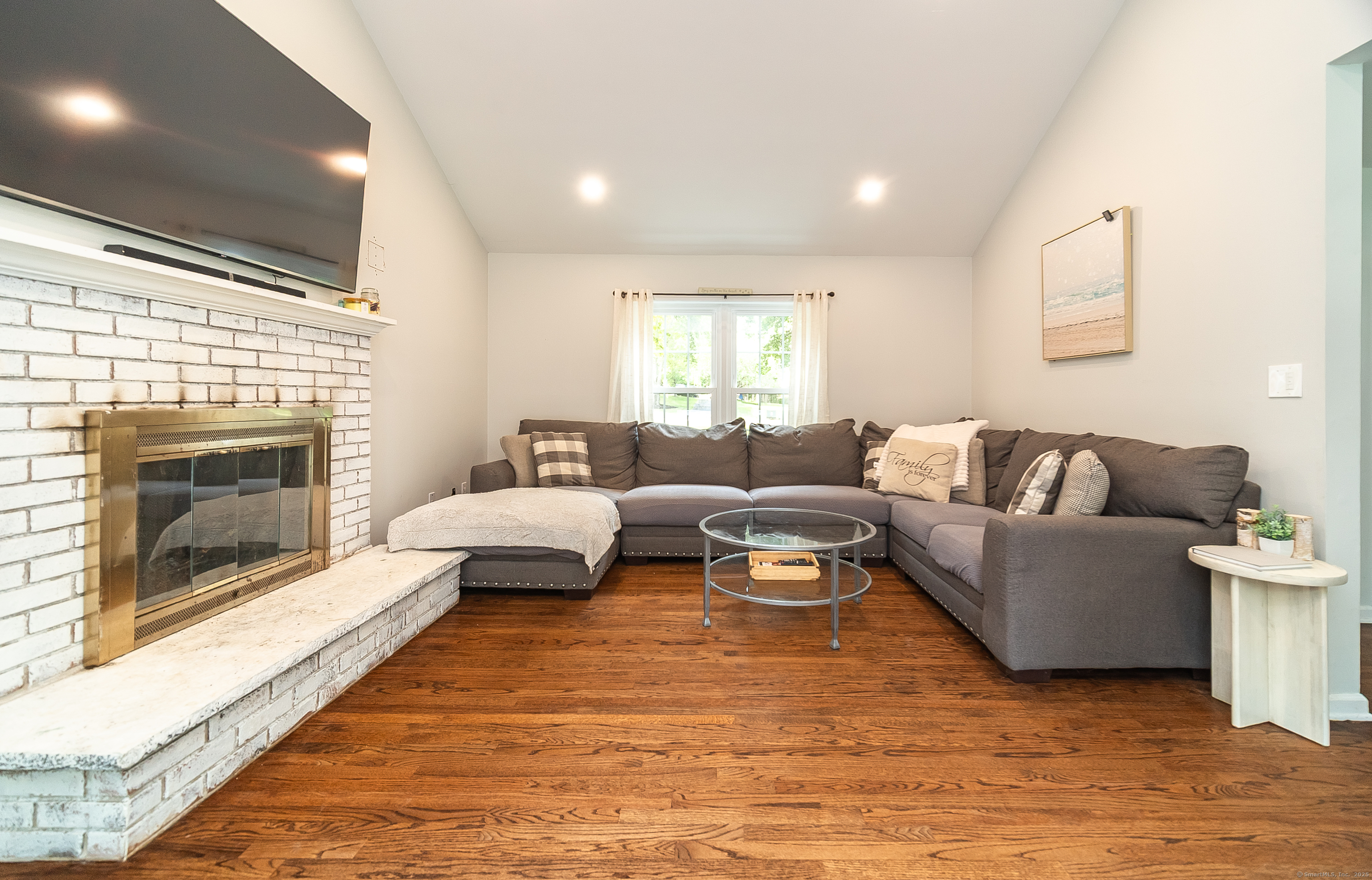 Clinton, Connecticut, 06413, United States, 3 Bedrooms Bedrooms, ,3 BathroomsBathrooms,Residential,For Sale,1939957