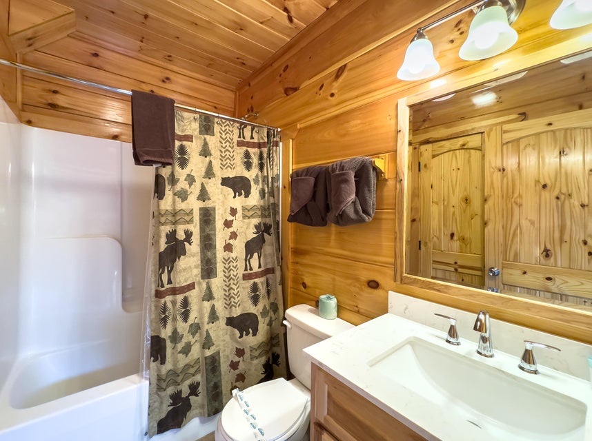 Sevierville, Tennessee, 37876, United States, 13 Bedrooms Bedrooms, ,14 BathroomsBathrooms,Residential,For Sale,1974606