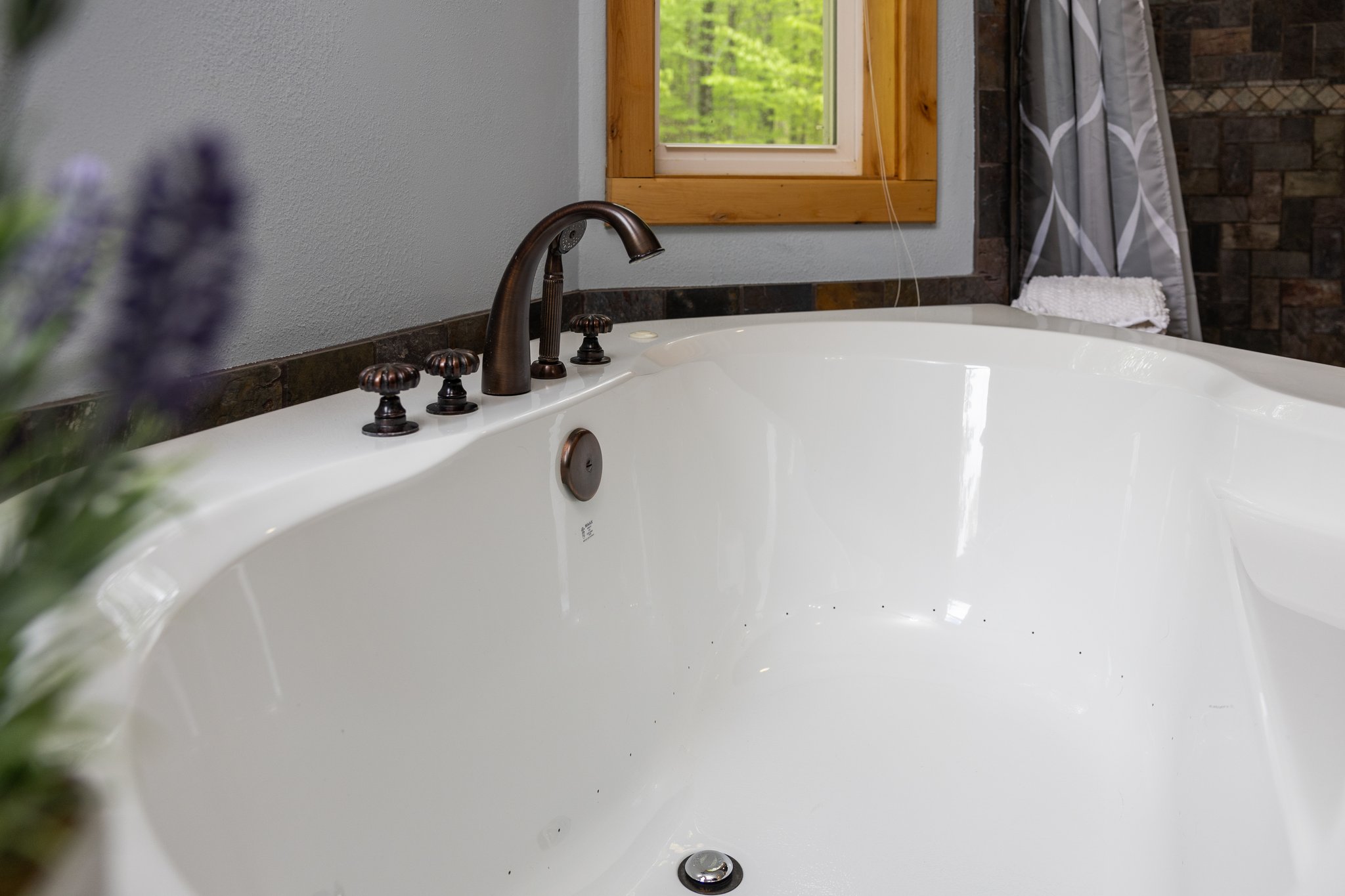 Bellaire, Michigan, 49615, United States, 5 Bedrooms Bedrooms, ,4 BathroomsBathrooms,Residential,For Sale,1826987