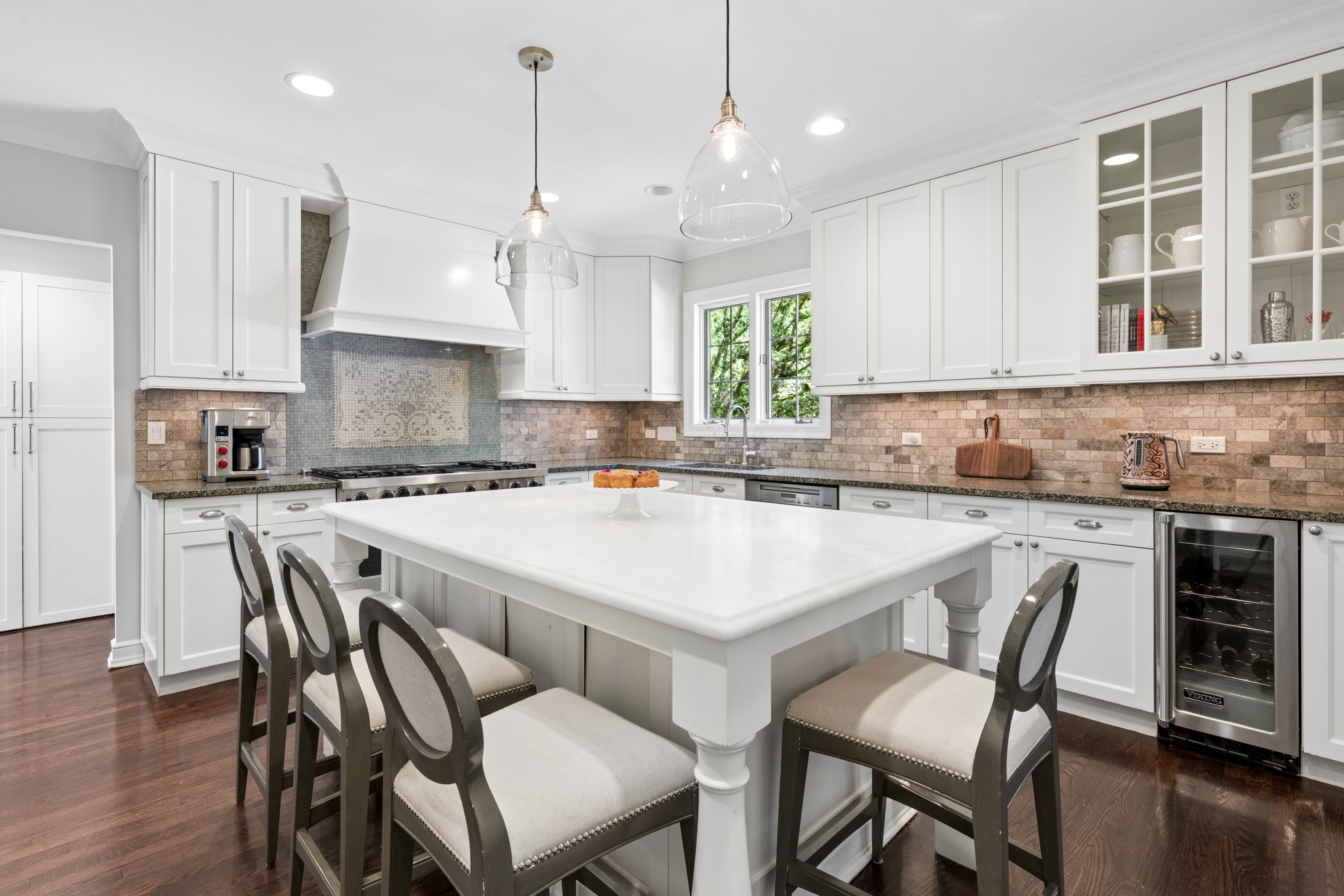  Rare, Fully Renovated, Updated Home Offering Move-In-Ready Luxury - 物件實景