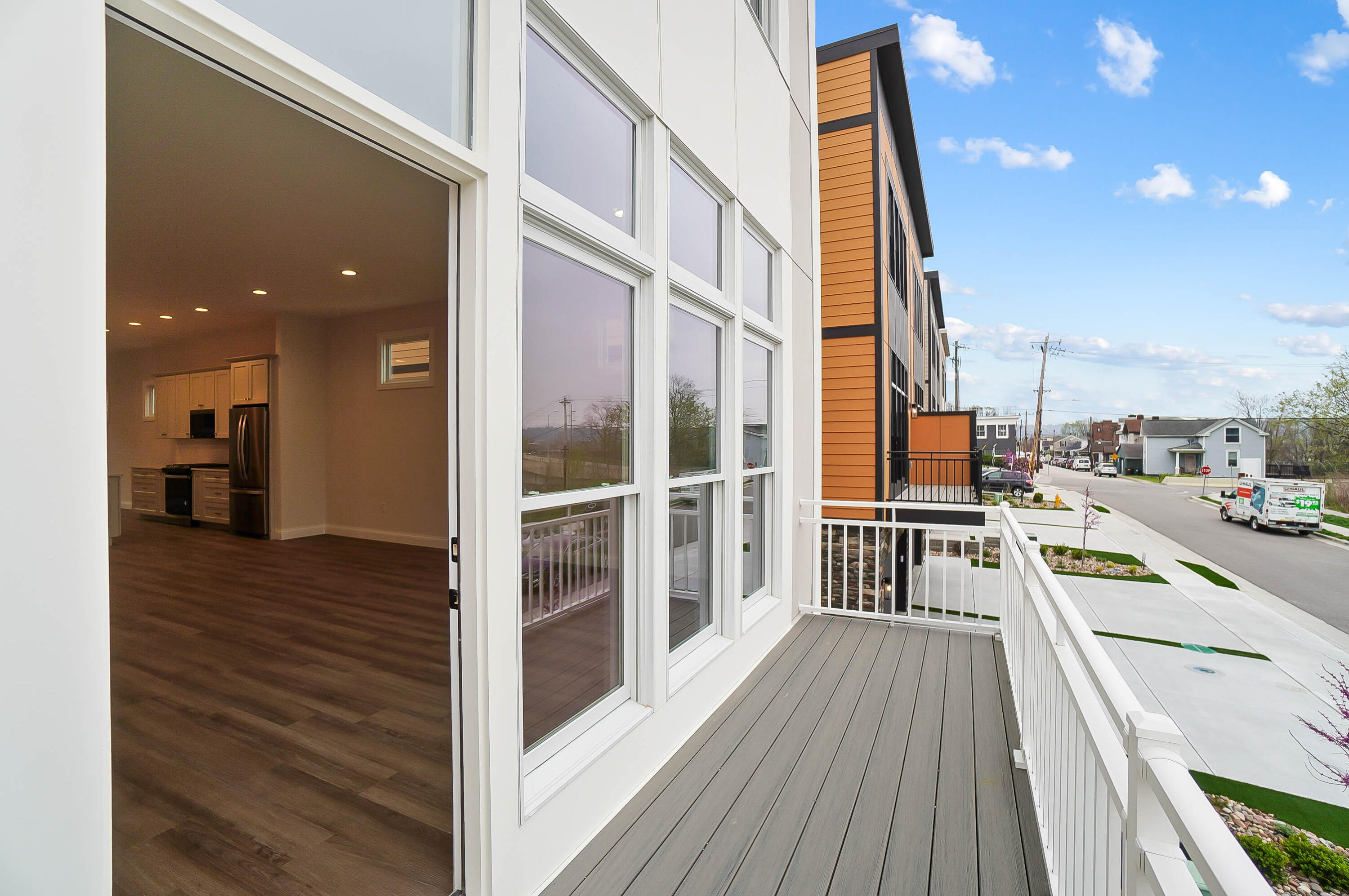 Newport, Kentucky, 41071, United States, 3 Bedrooms Bedrooms, ,4 BathroomsBathrooms,Residential,For Sale,1786326