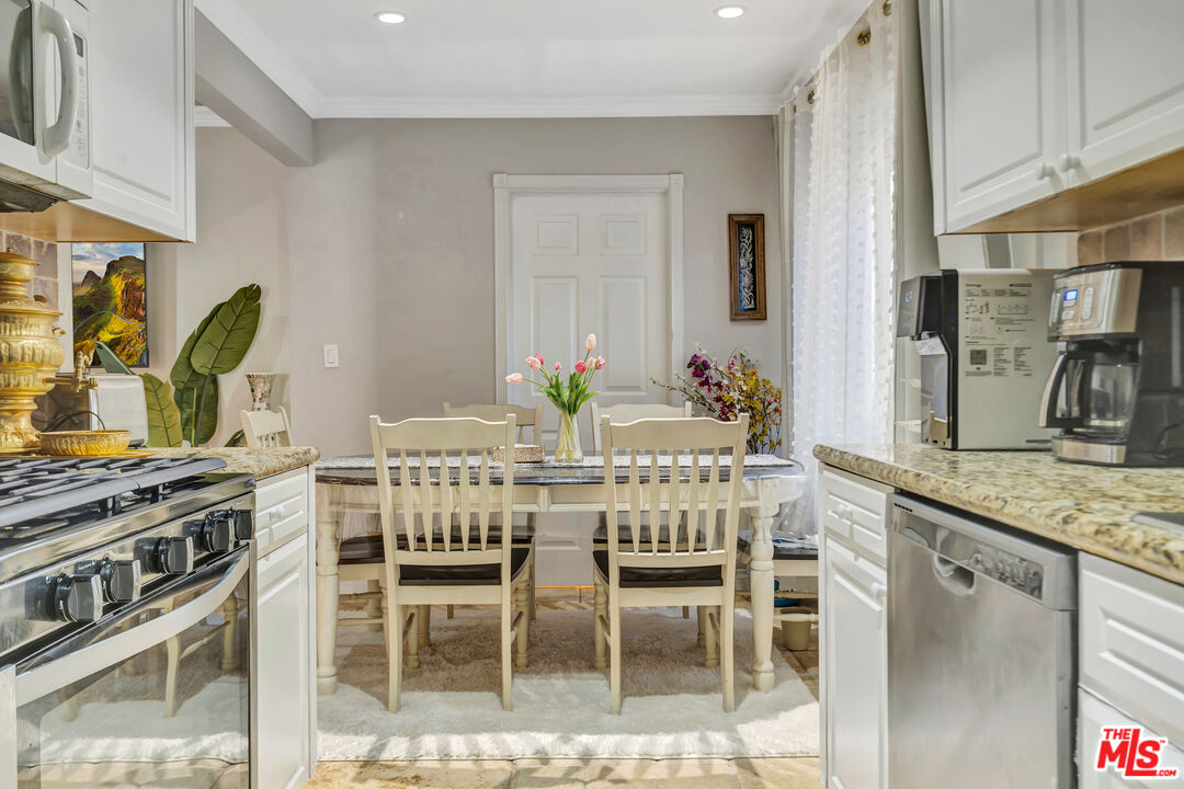 Encino, California, 91436, United States, 2 Bedrooms Bedrooms, ,2 BathroomsBathrooms,Residential,For Sale,1901269