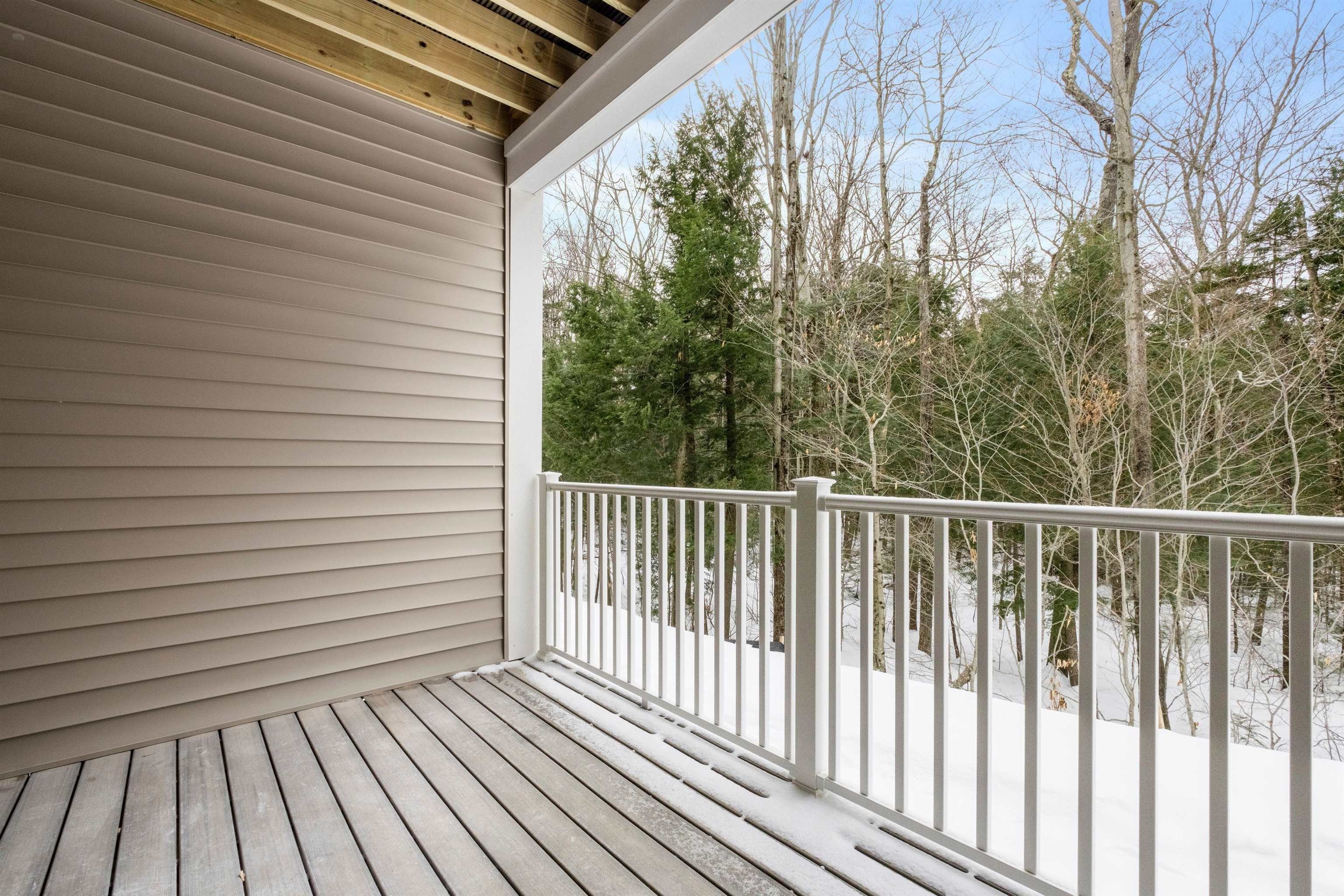 Lincoln, New Hampshire, 03251, United States, 3 Bedrooms Bedrooms, ,2 BathroomsBathrooms,Residential,For Sale,1937104