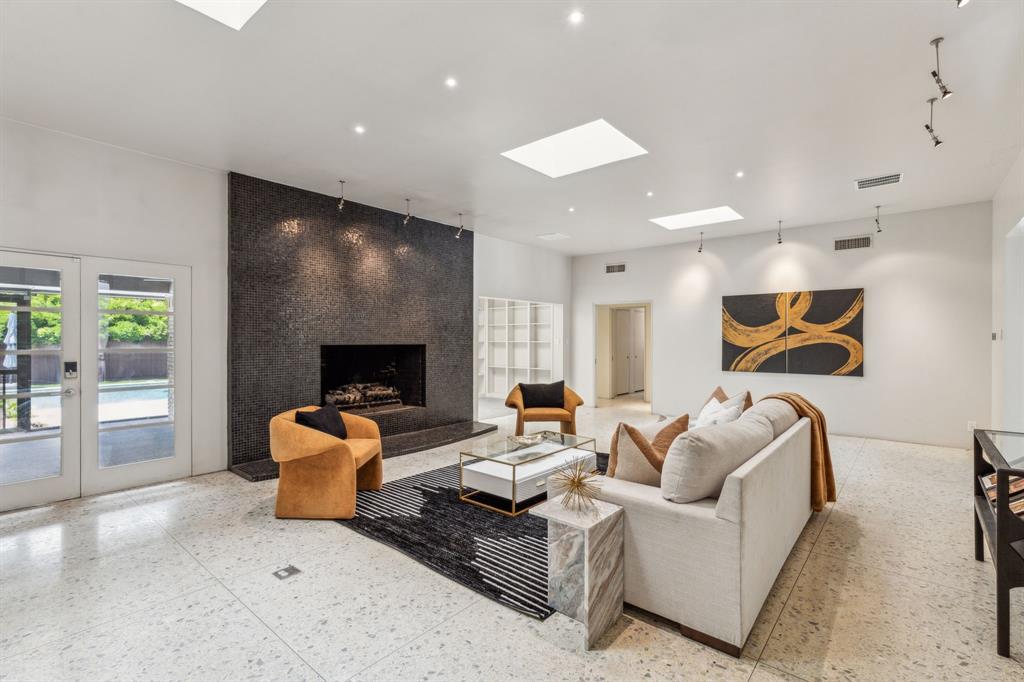 Dallas, Texas, 75229, United States, 5 Bedrooms Bedrooms, ,7 BathroomsBathrooms,Residential,For Sale,1821144