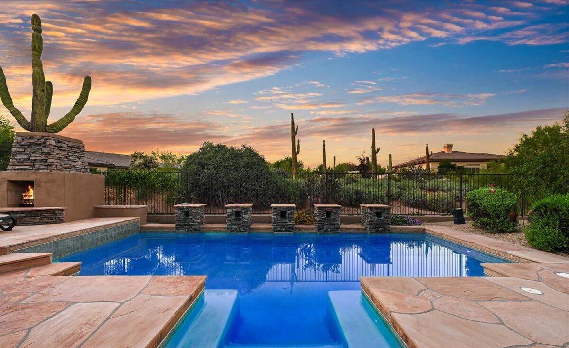  7696 E Moura Dr  Scottsdale, AZ - 物件實景