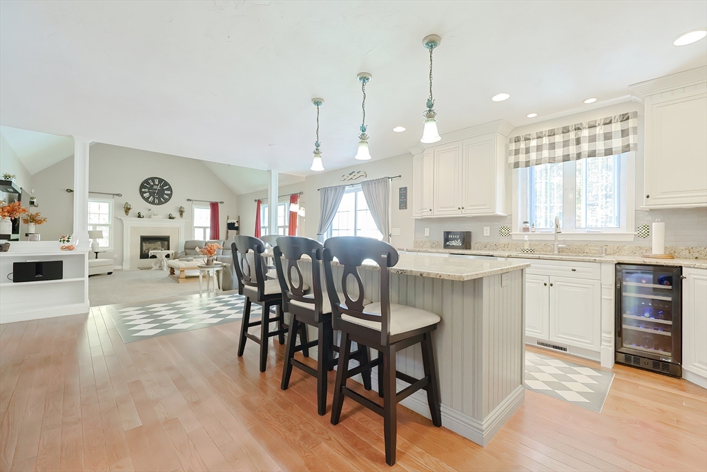 Northbridge, Massachusetts, 01534, United States, 4 Bedrooms Bedrooms, ,2 BathroomsBathrooms,Residential,For Sale,1977320