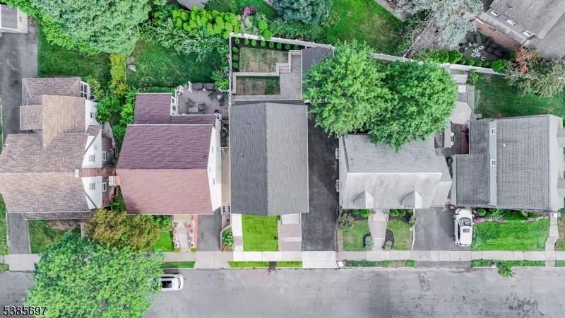 Maplewood Twp., New Jersey, 07040, United States, 4 Bedrooms Bedrooms, ,4 BathroomsBathrooms,Residential,For Sale,1950827