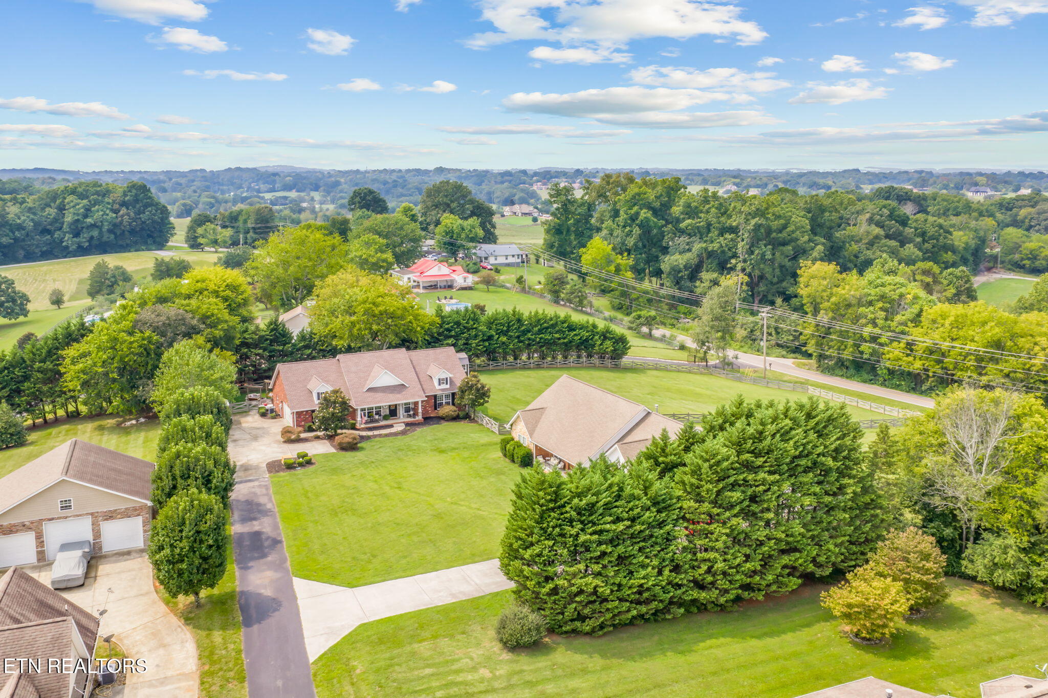 Maryville, Tennessee, 37803, United States, 3 Bedrooms Bedrooms, ,2 BathroomsBathrooms,Residential,For Sale,1942591