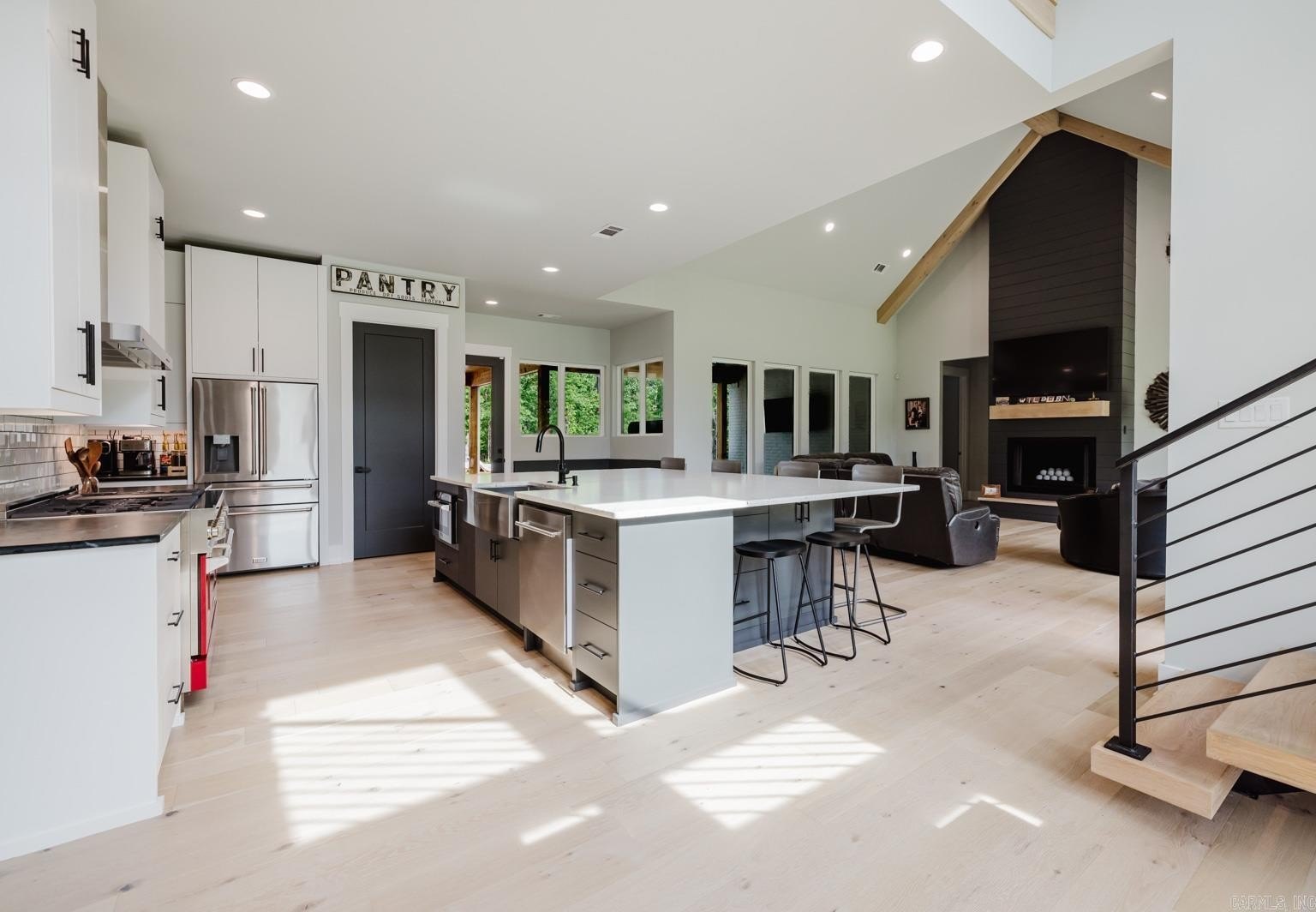 Benton, Arkansas, 72019, United States, 5 Bedrooms Bedrooms, ,3 BathroomsBathrooms,Residential,For Sale,1977708