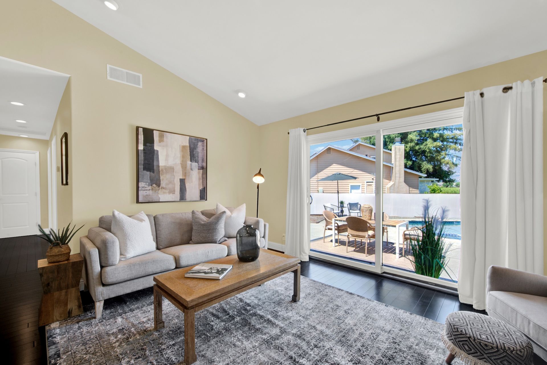  Beautifully Updated Single-Level Home - 物件實景