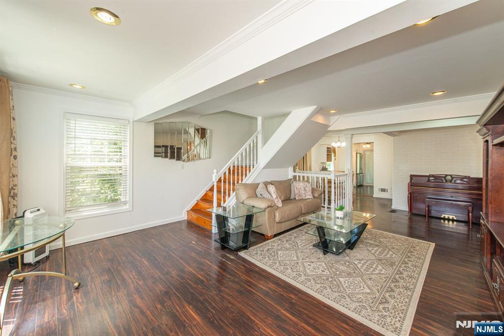 Pompton Lakes, New Jersey, 07442, United States, 3 Bedrooms Bedrooms, ,3 BathroomsBathrooms,Residential,For Sale,1875225
