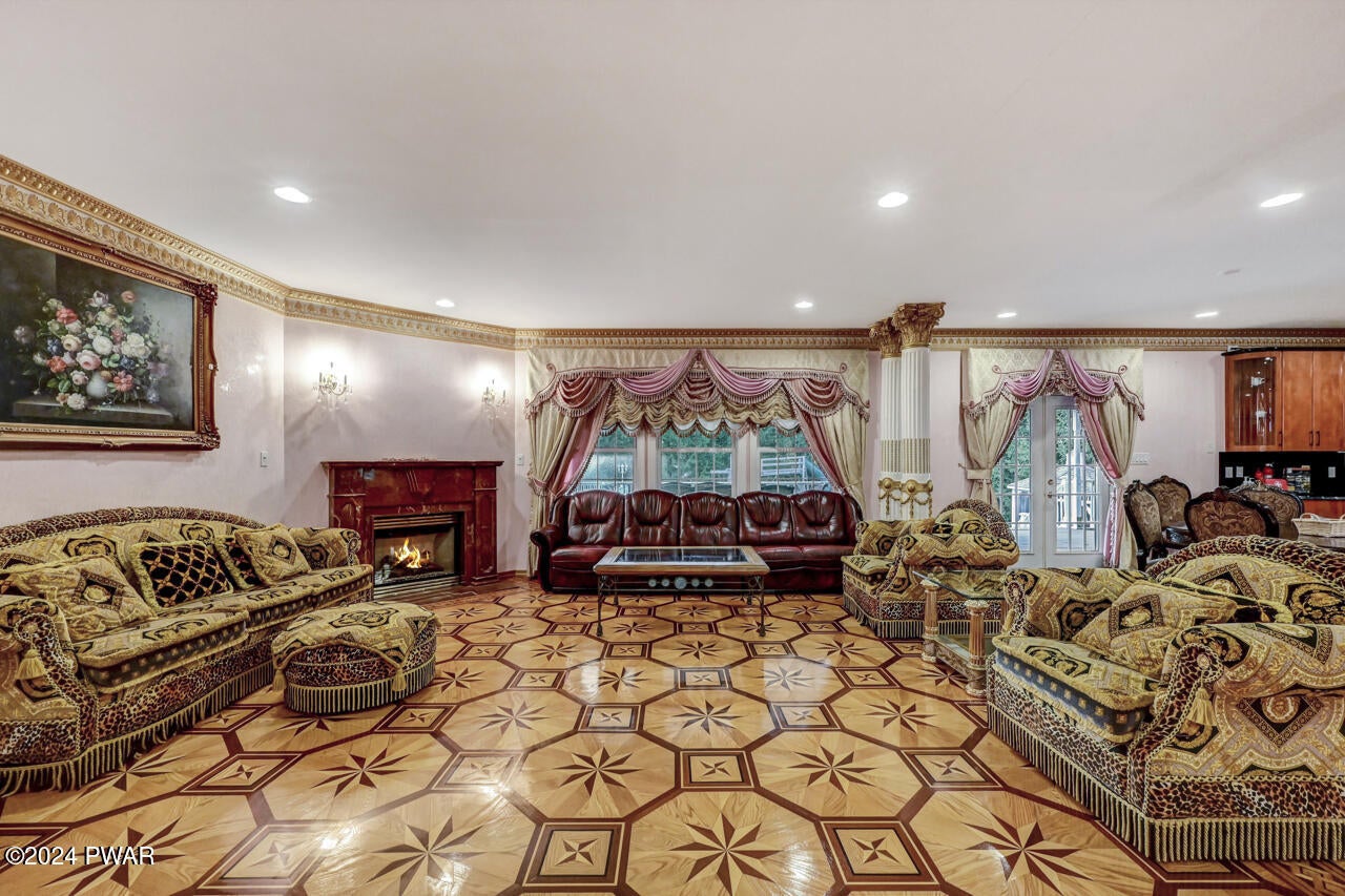 Albrightsville, Pennsylvania, 18210, United States, 4 Bedrooms Bedrooms, ,5 BathroomsBathrooms,Residential,For Sale,1982857