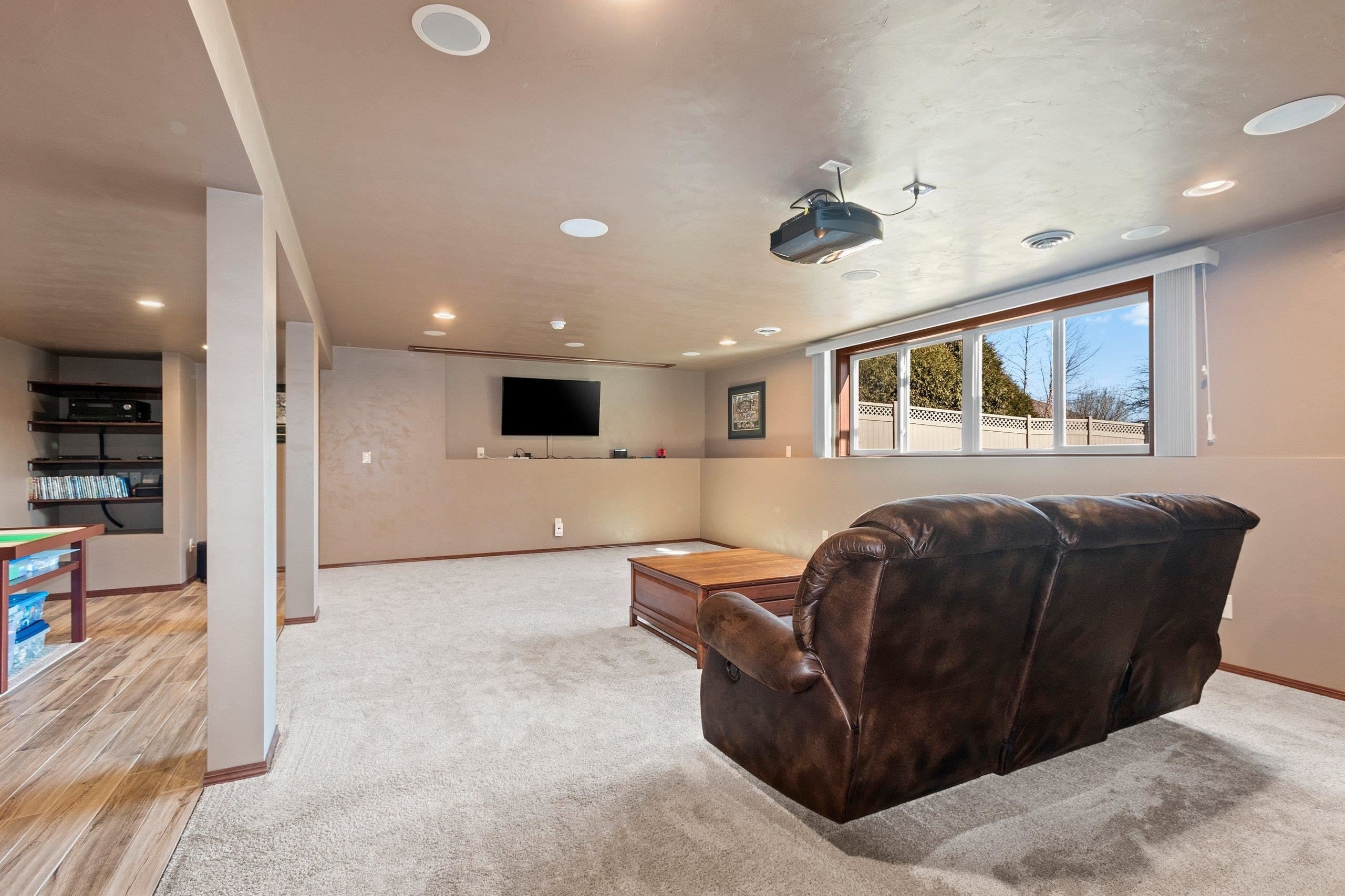DE PERE, Wisconsin, 54115, United States, 5 Bedrooms Bedrooms, ,4 BathroomsBathrooms,Residential,For Sale,2048678