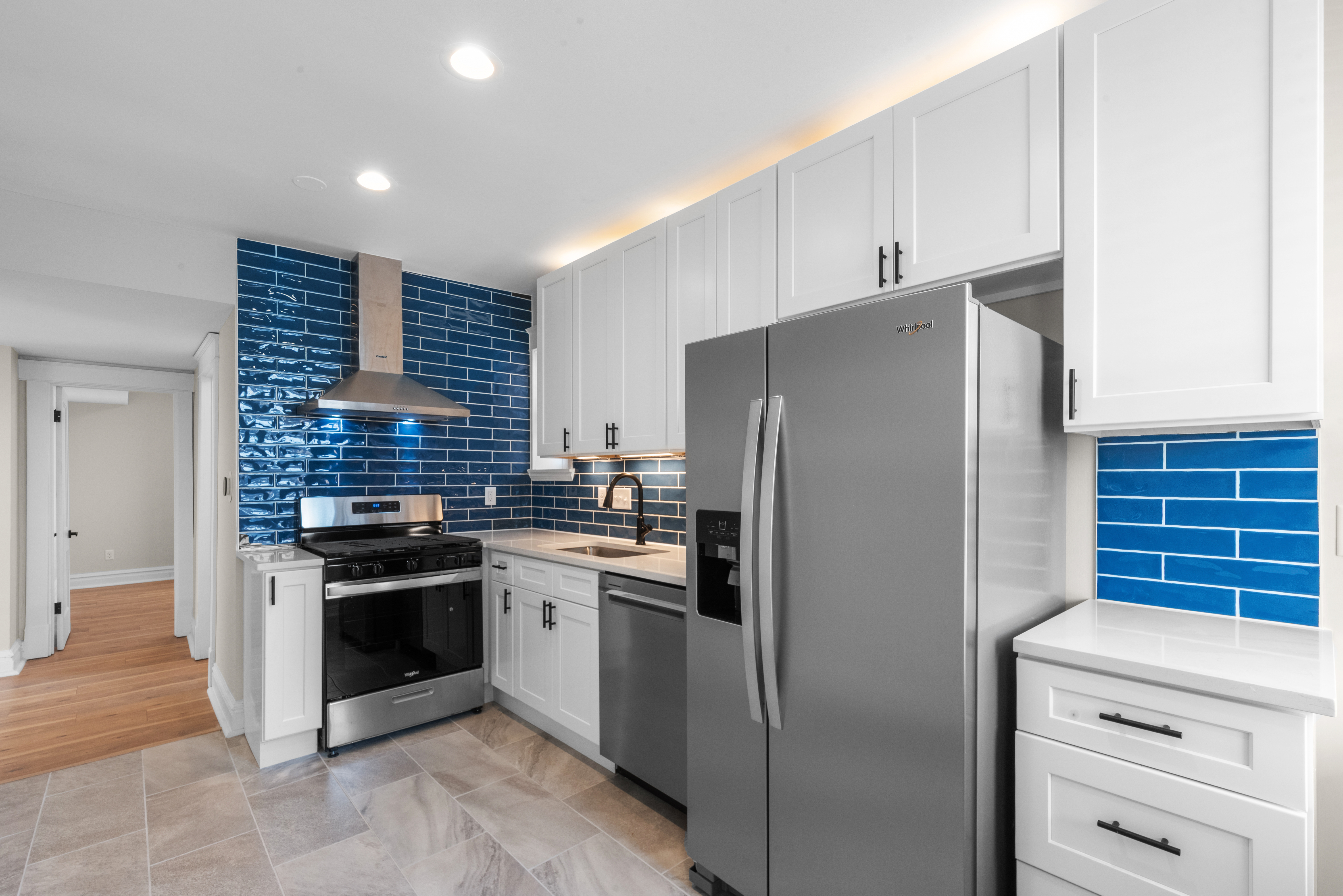  Renovated Richmond Heights Two-Family - 物件實景