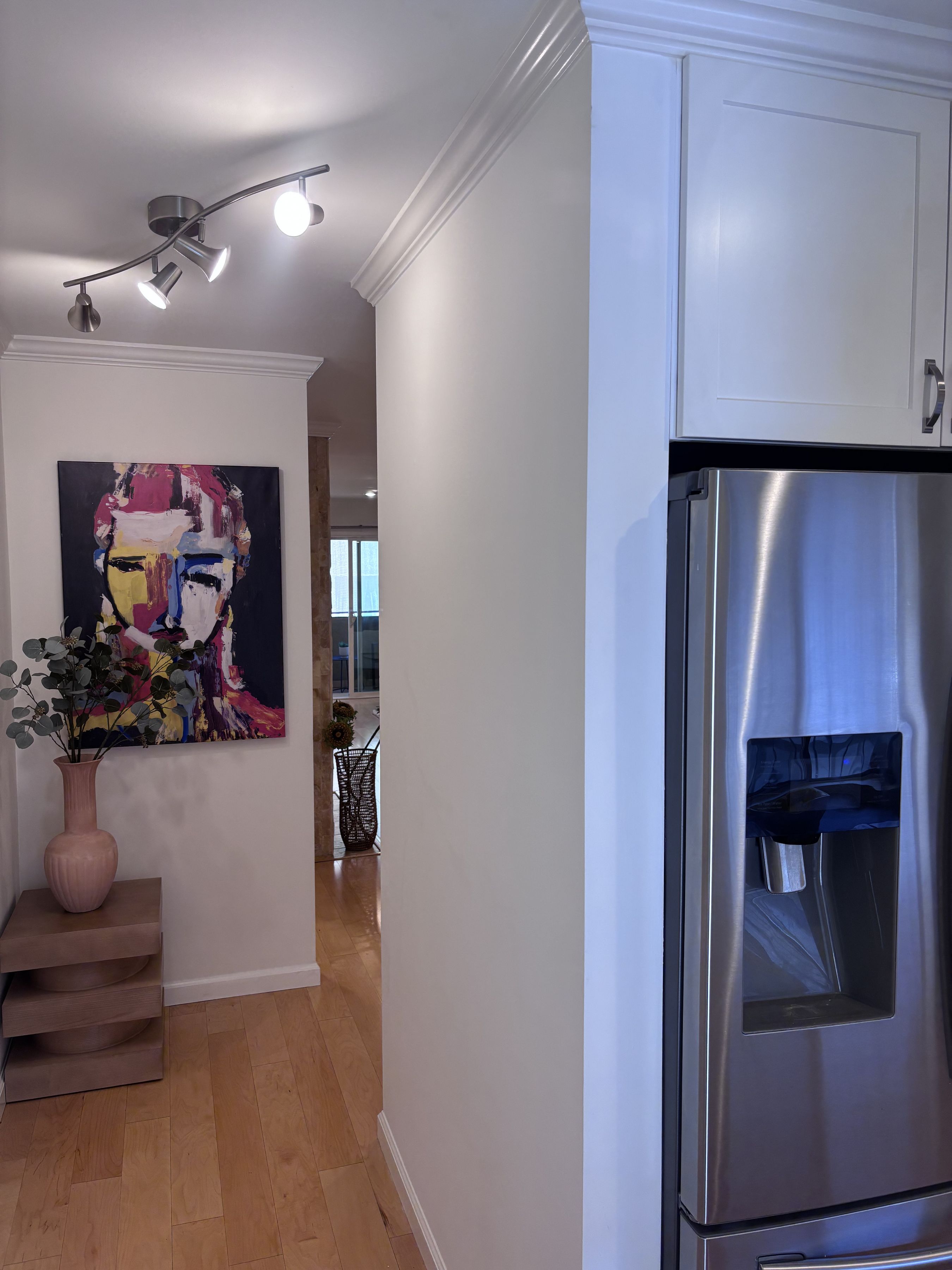  2320 S Bentley Ave - 物件實景