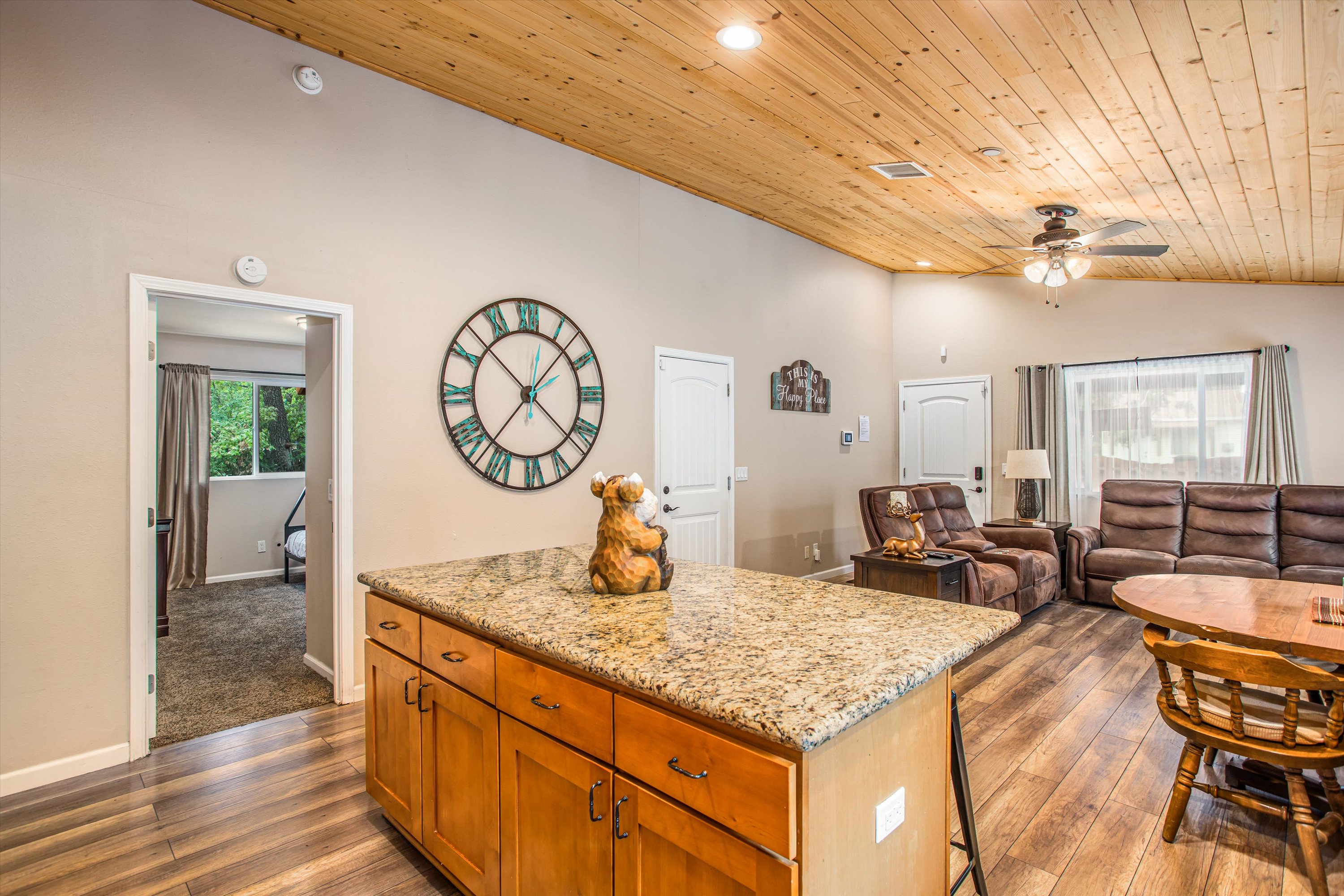 Sugarloaf, California, 92386, United States, 4 Bedrooms Bedrooms, ,2 BathroomsBathrooms,Residential,For Sale,1848559
